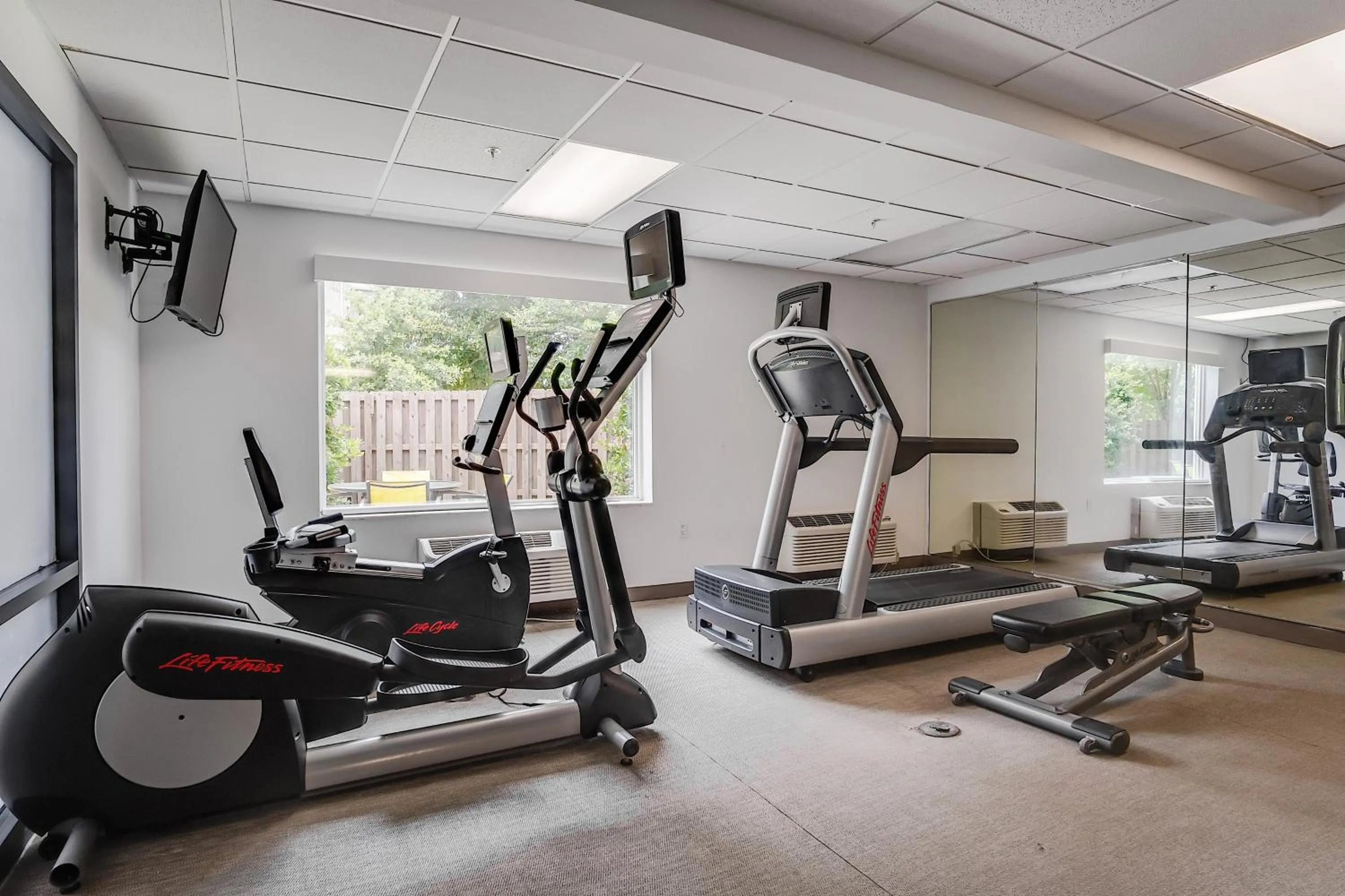 Fitness centre/facilities in Country Inn & Suites by Radisson, Savannah Southside