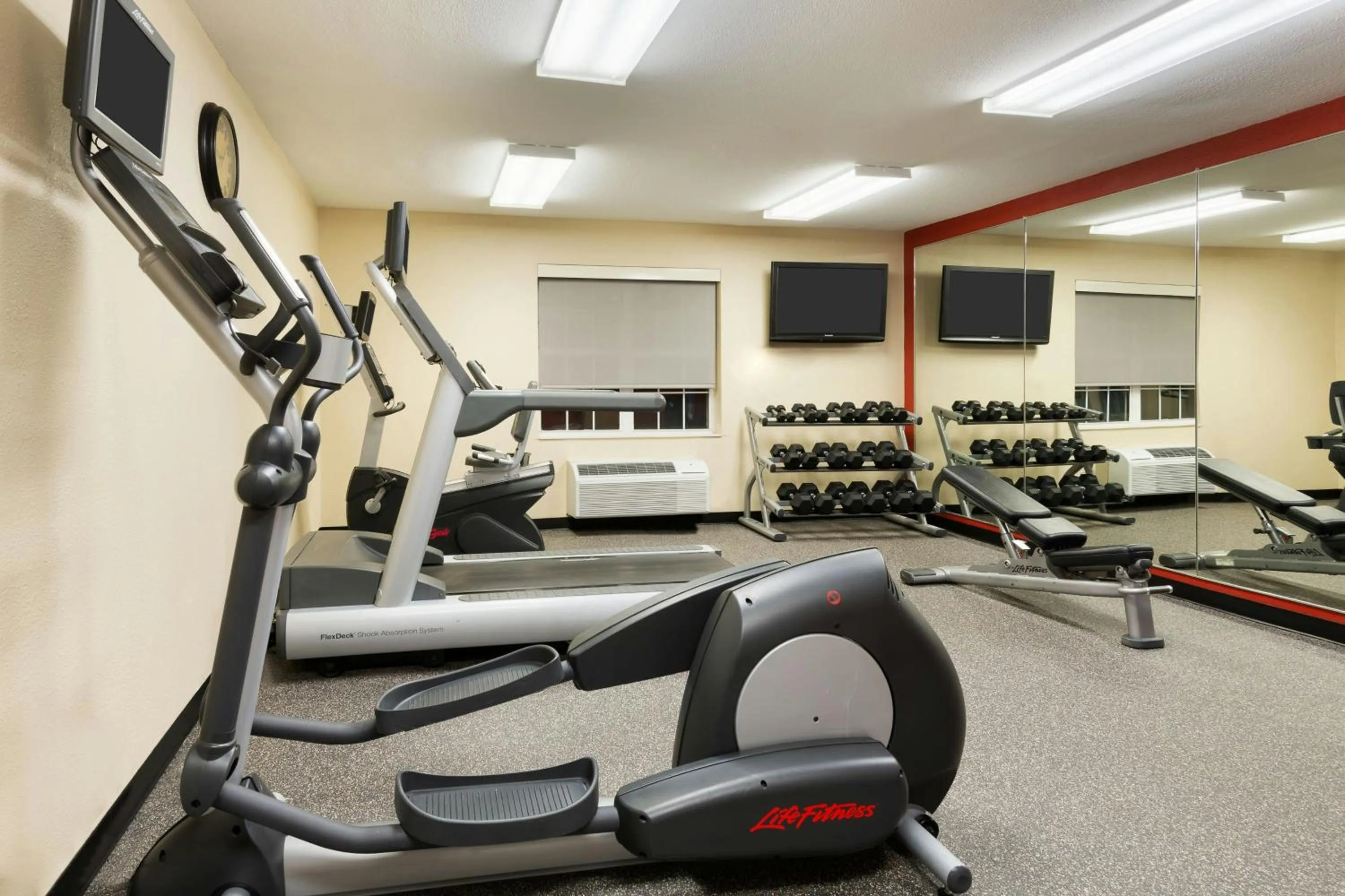 Fitness centre/facilities in TownePlace Suites Savannah Midtown