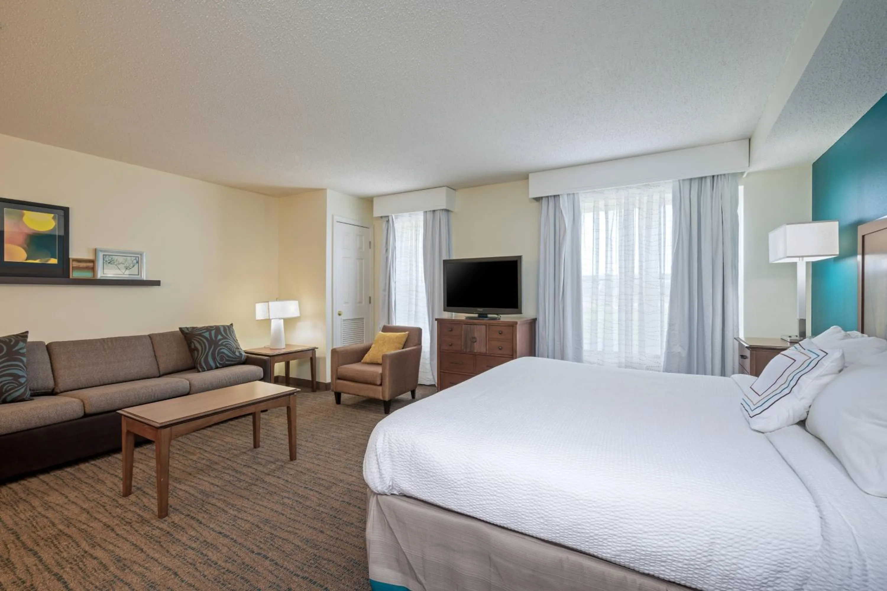 Photo of the whole room, Bed in Residence Inn by Marriott Salisbury