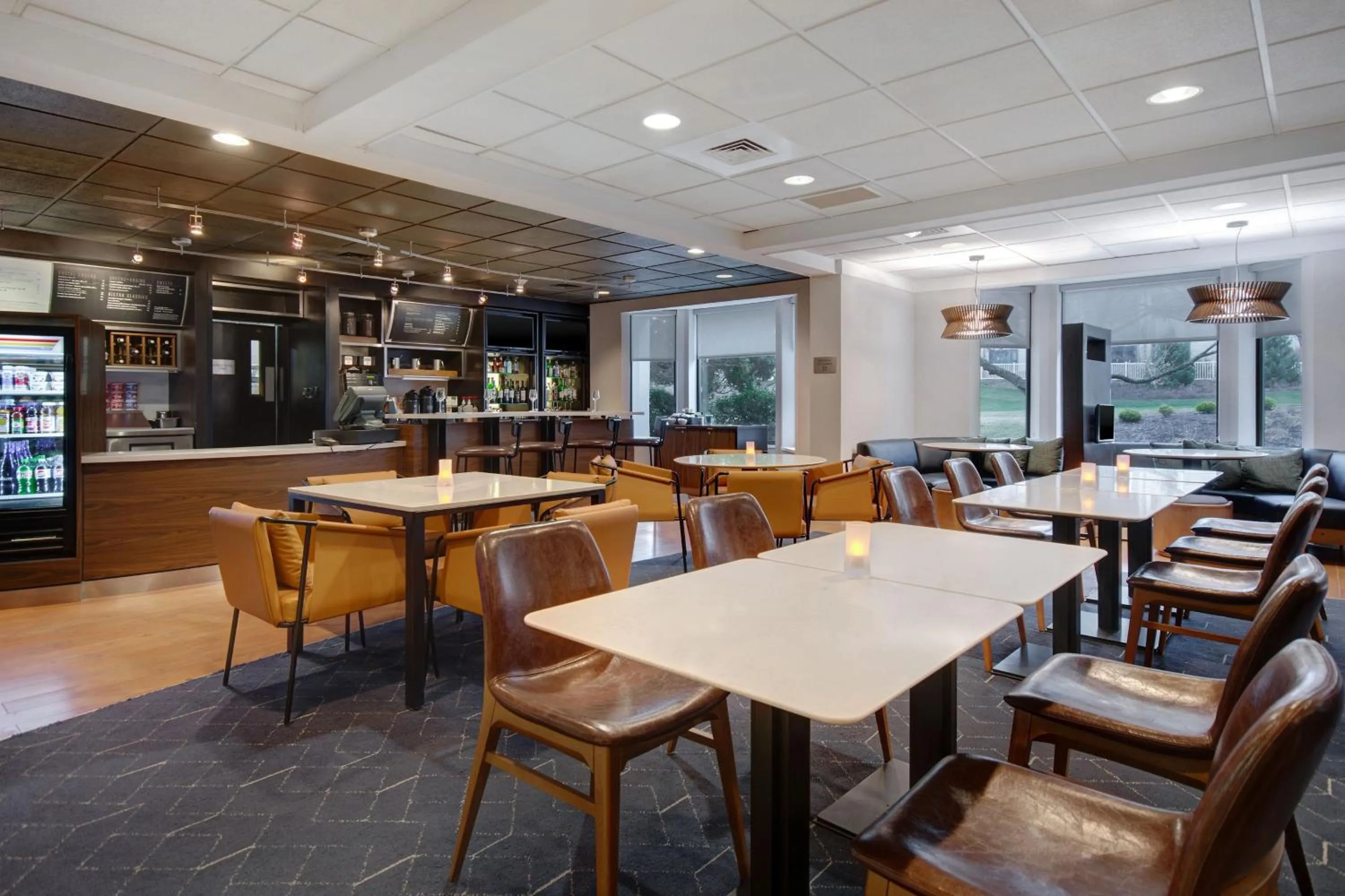 Lounge or bar in Courtyard by Marriott State College