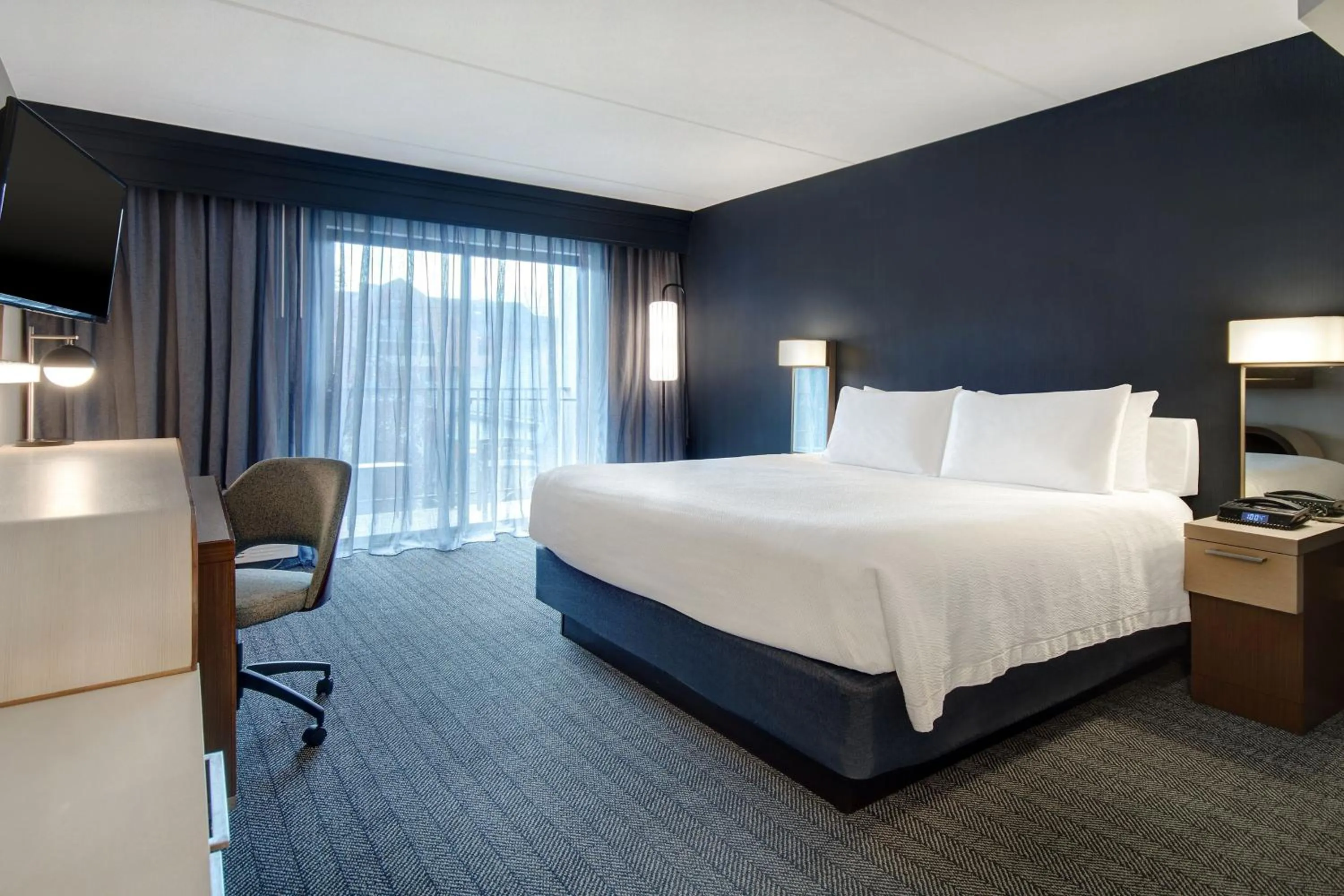 Photo of the whole room, Bed in Courtyard by Marriott State College