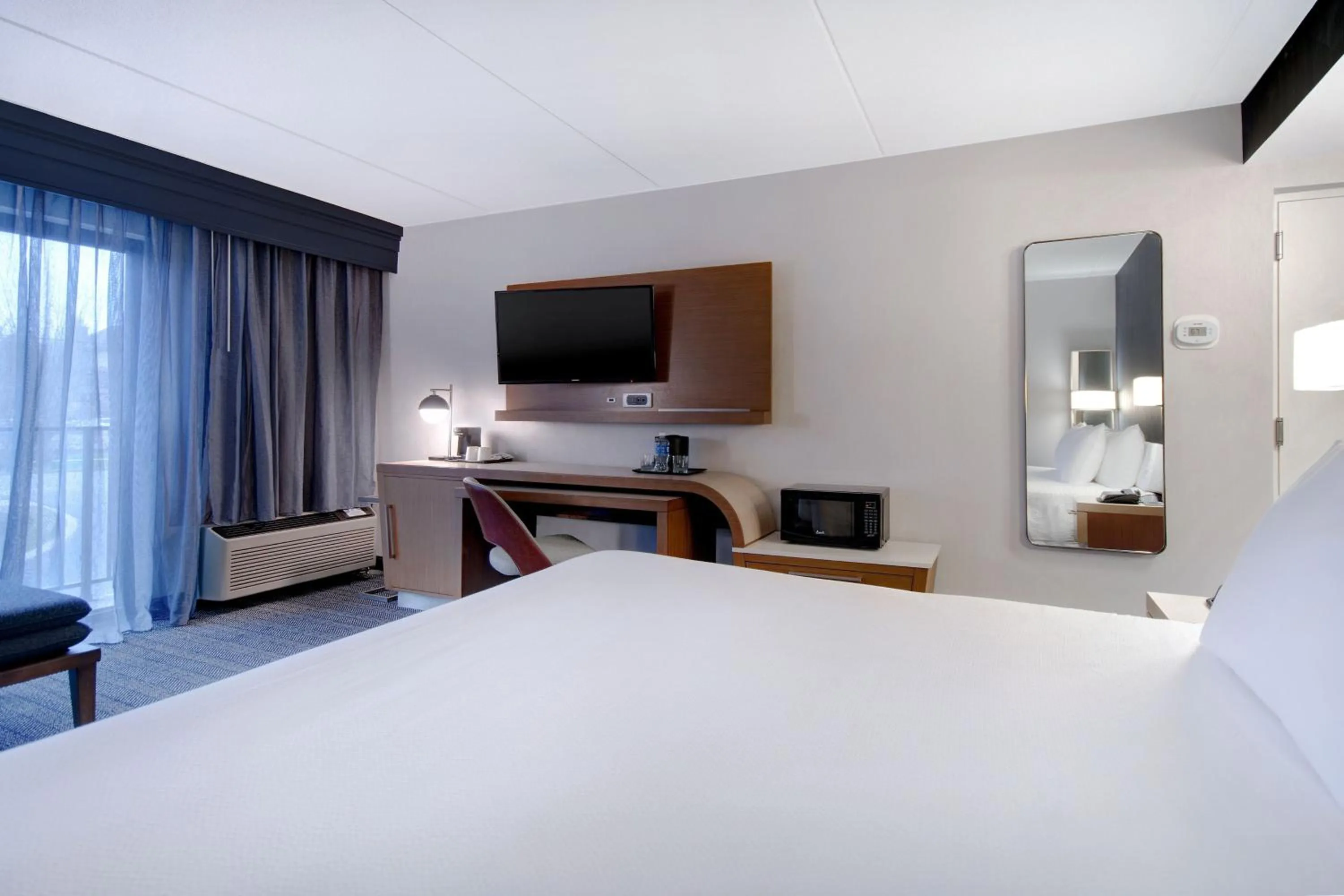 Photo of the whole room, Bed in Courtyard by Marriott State College