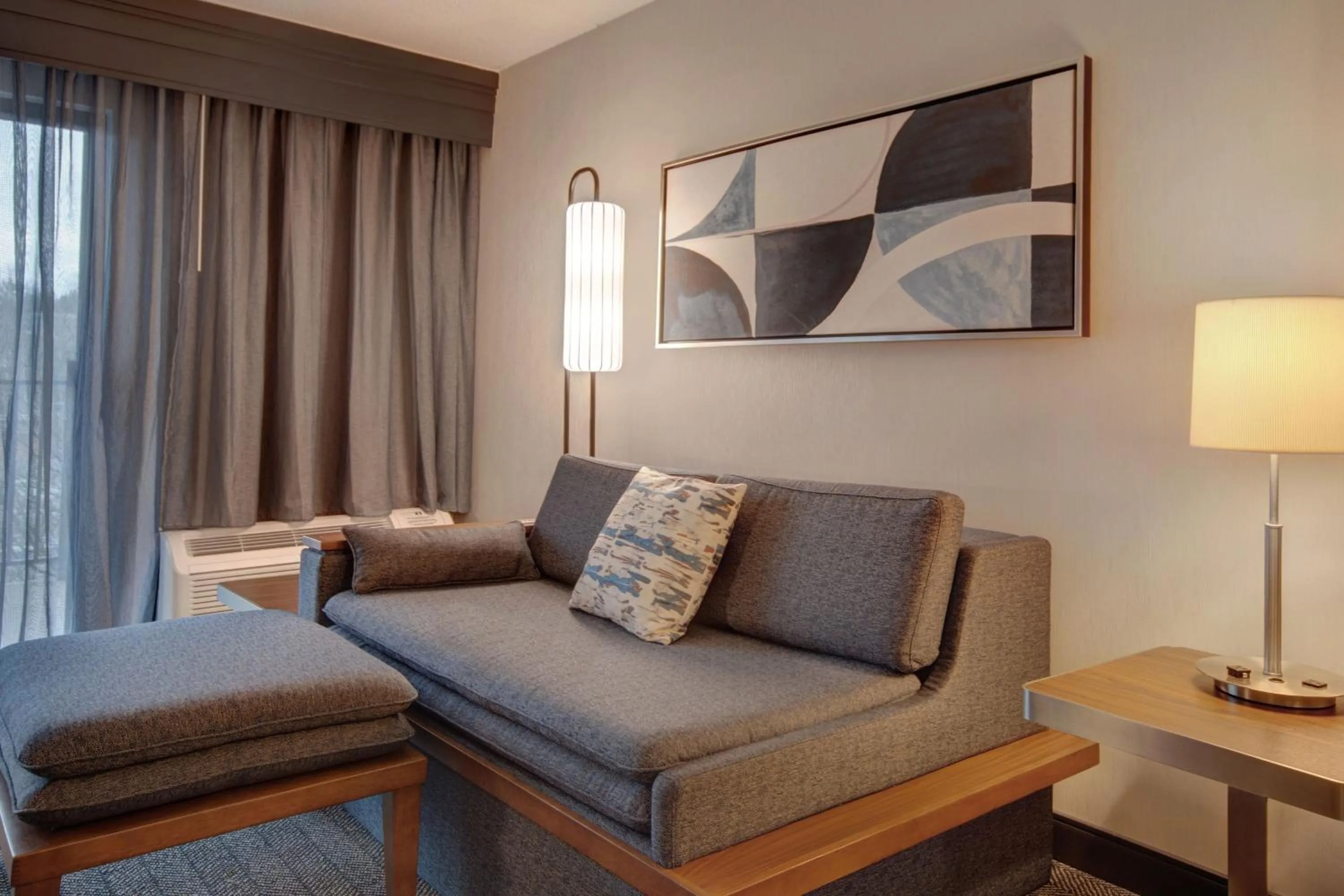 Photo of the whole room in Courtyard by Marriott State College