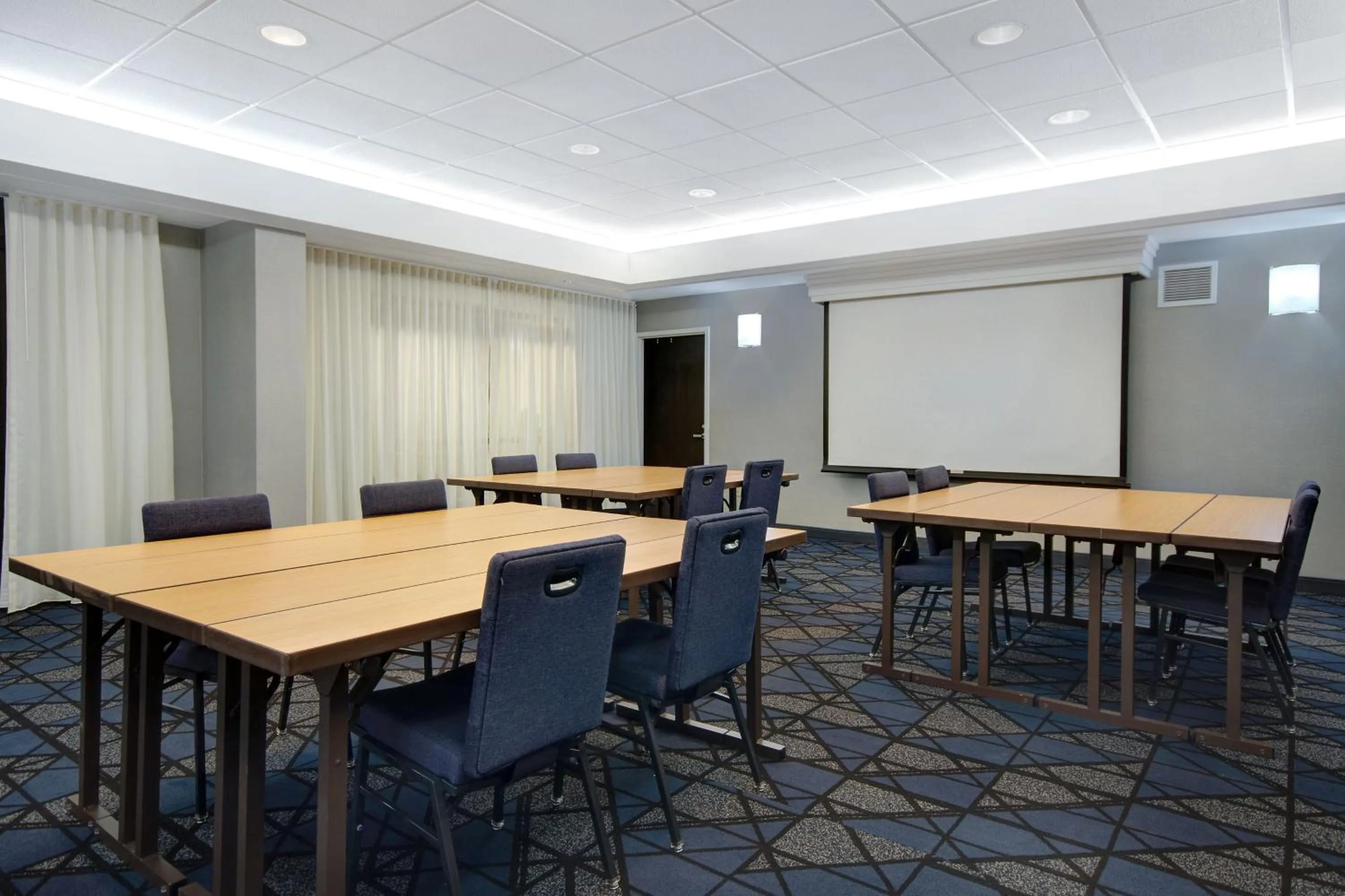 Meeting/conference room in Courtyard by Marriott State College
