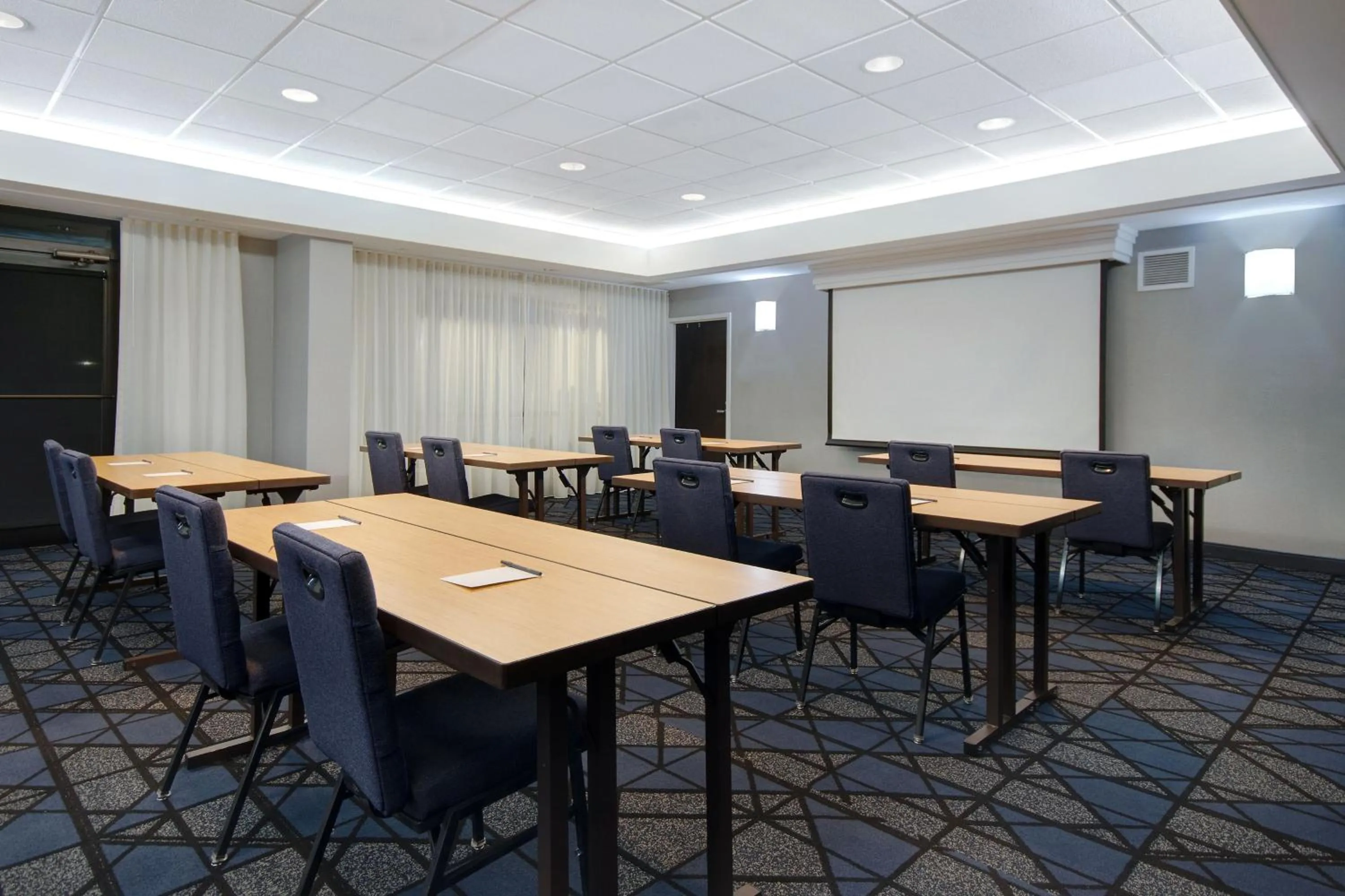 Meeting/conference room in Courtyard by Marriott State College