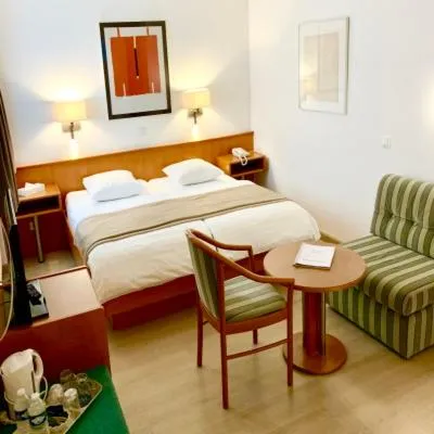 Bed in Hotel Francais