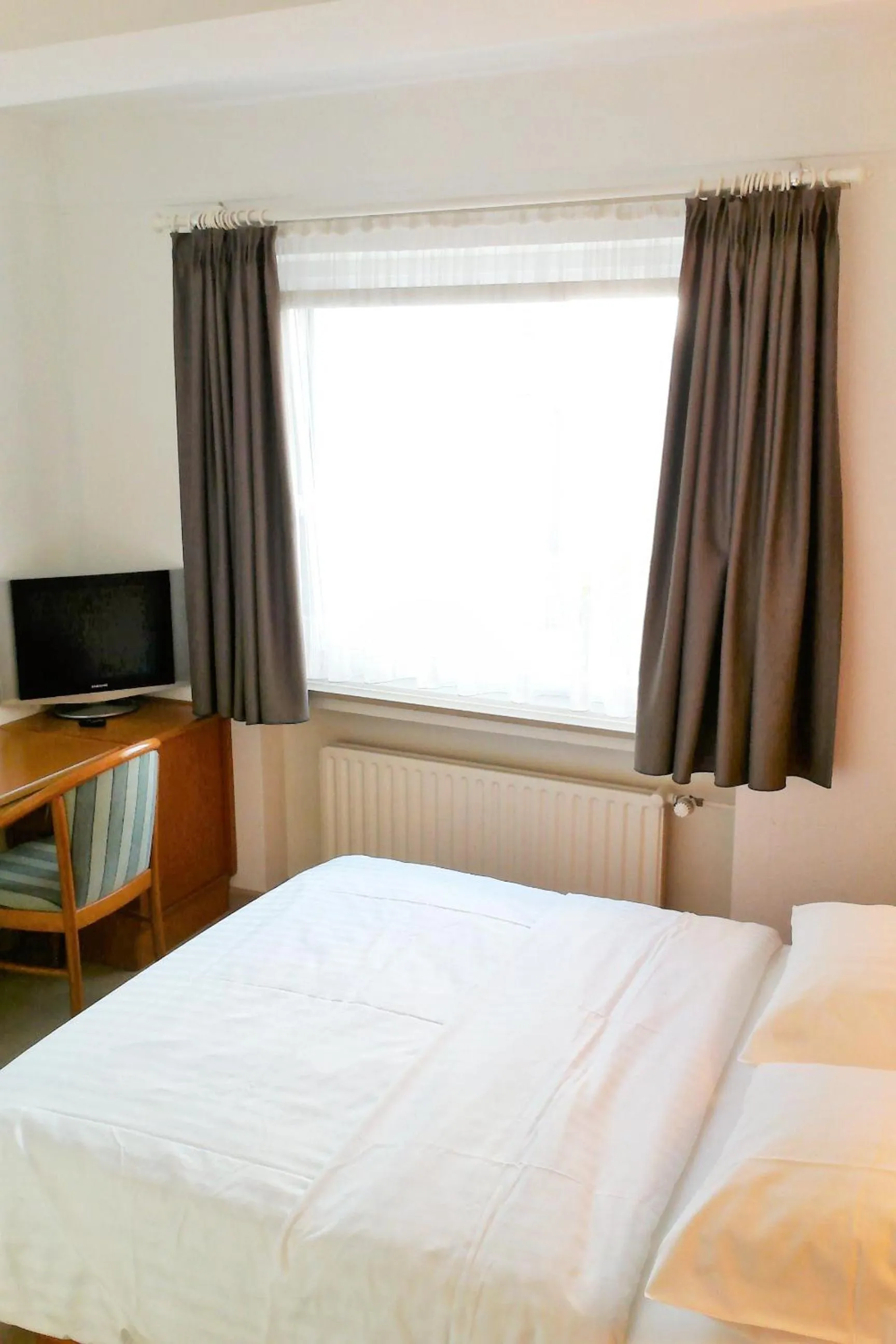 Bed in Hotel Francais