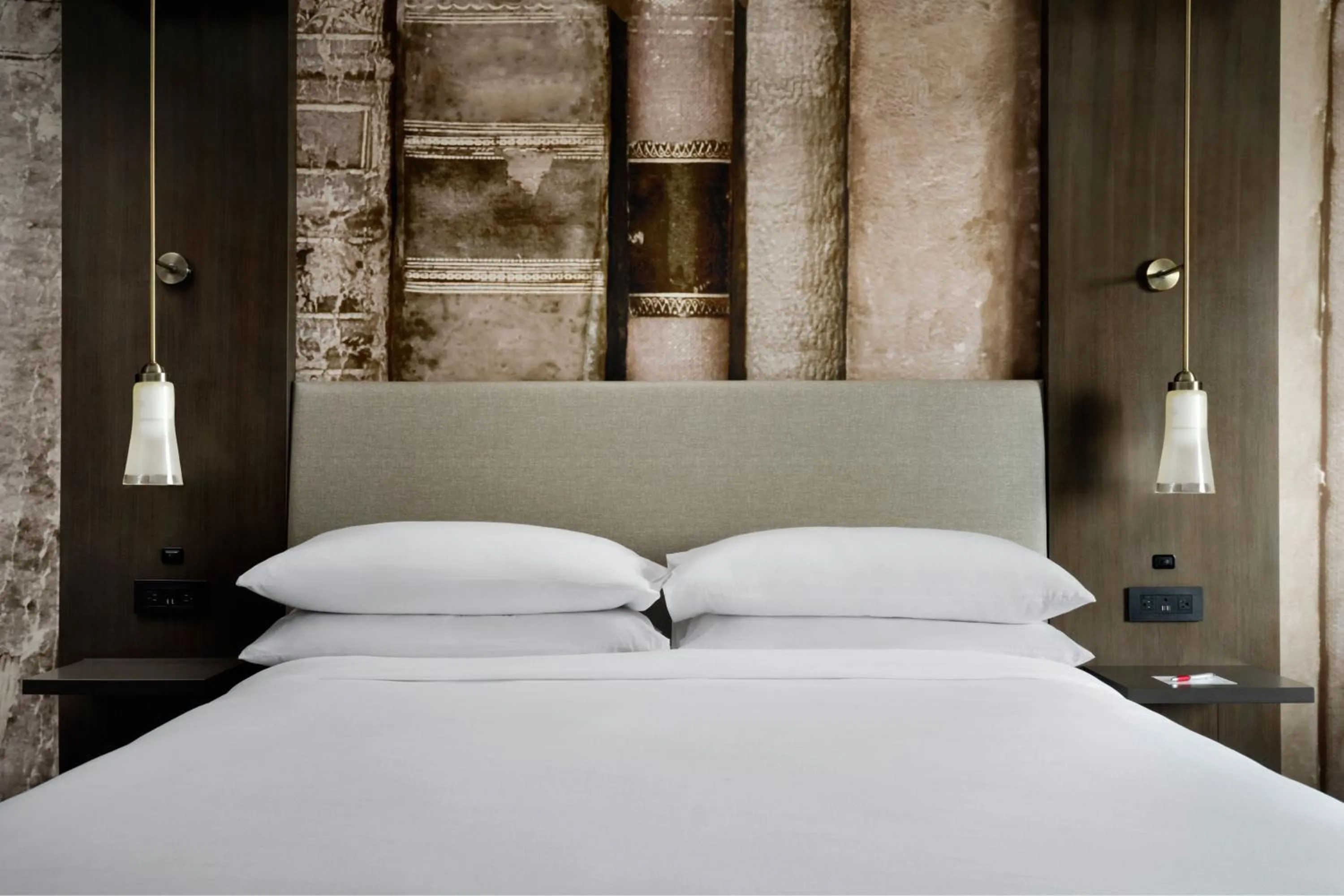 Photo of the whole room, Bed in Louisville Marriott Downtown