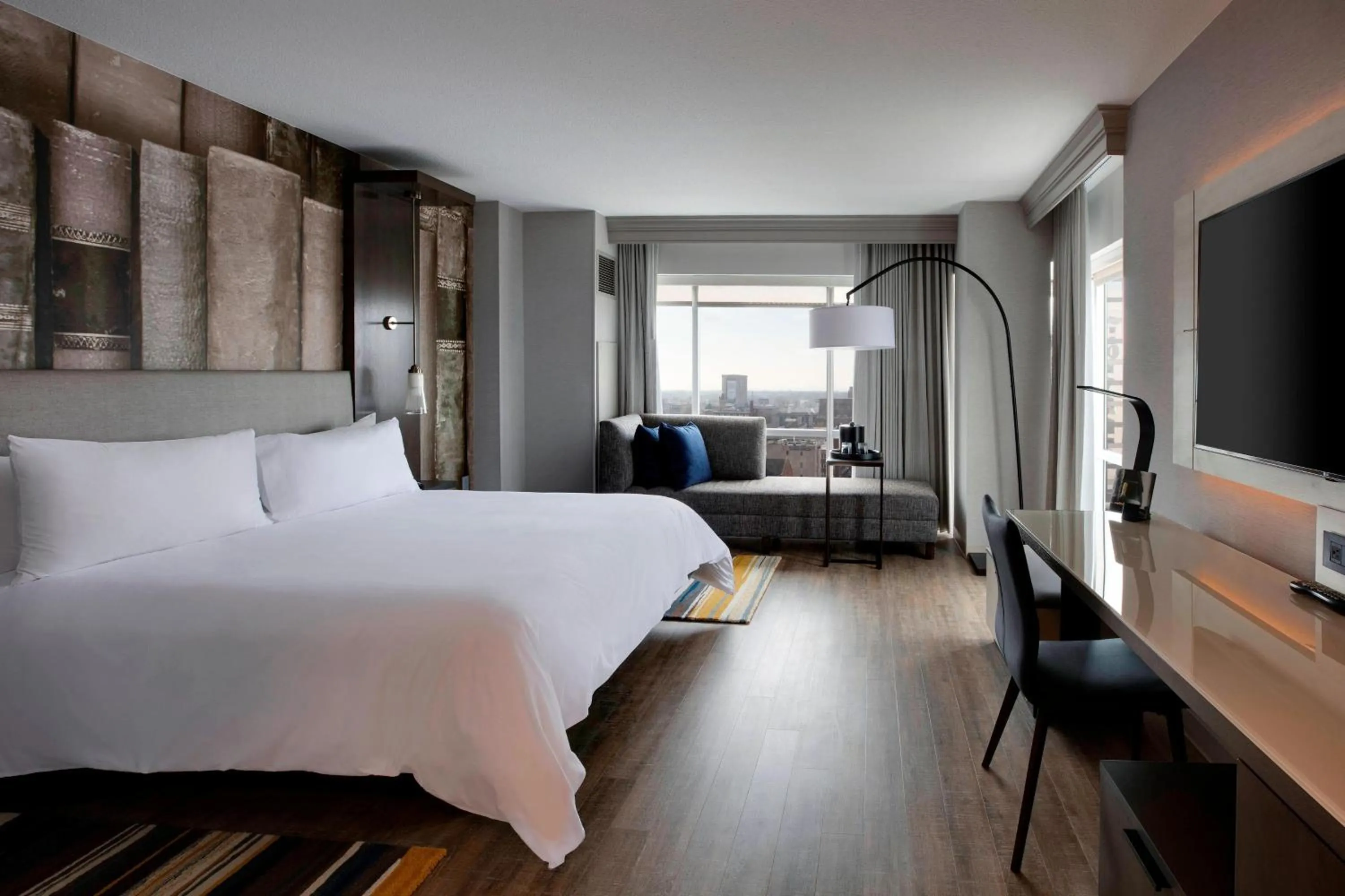 Photo of the whole room, Bed in Louisville Marriott Downtown