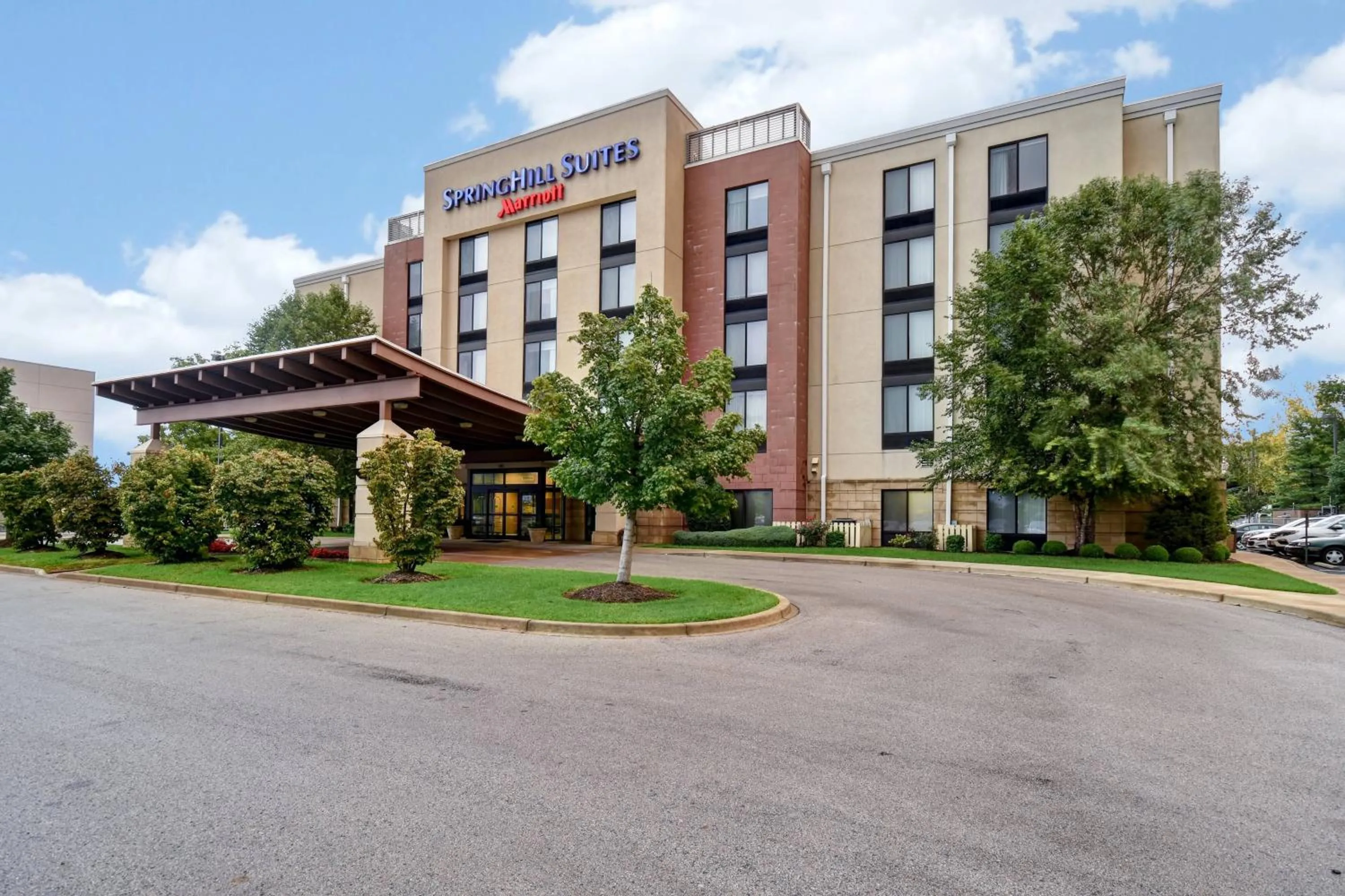 Property building in SpringHill Suites Louisville Airport