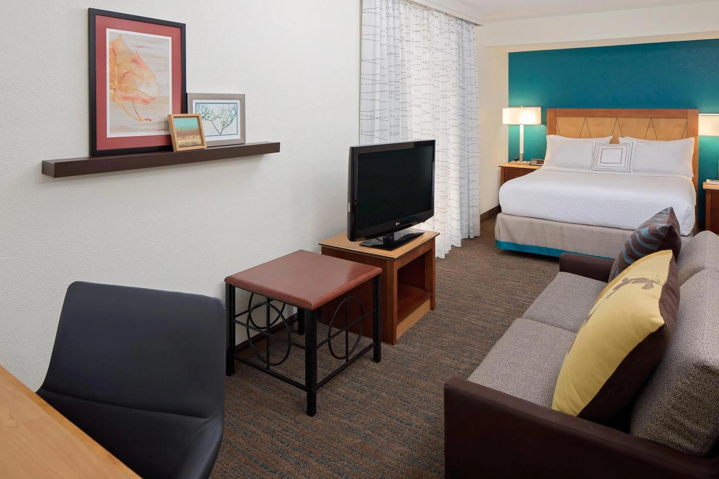 Photo of the whole room, Bed in Residence Inn Louisville East