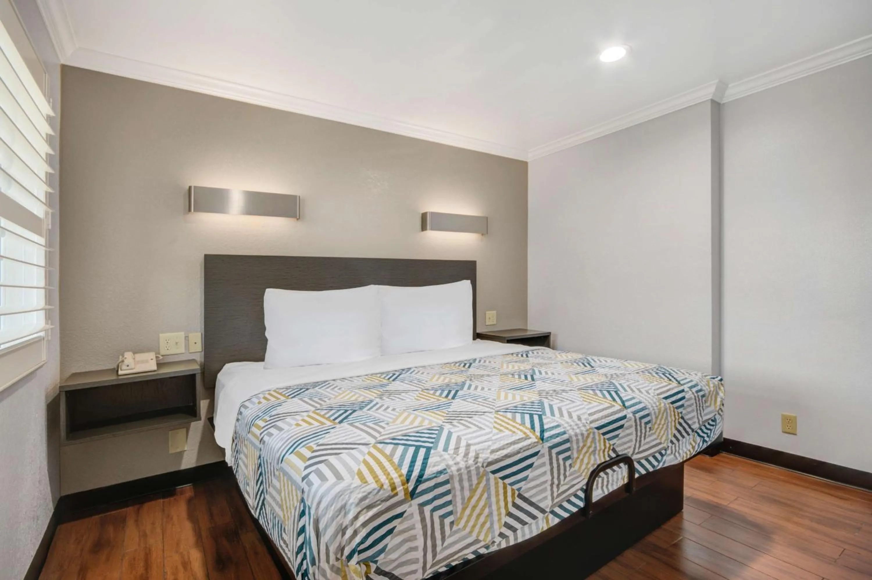 Bedroom, Bed in Motel 6 Ontario, CA  Convention Center-Airport