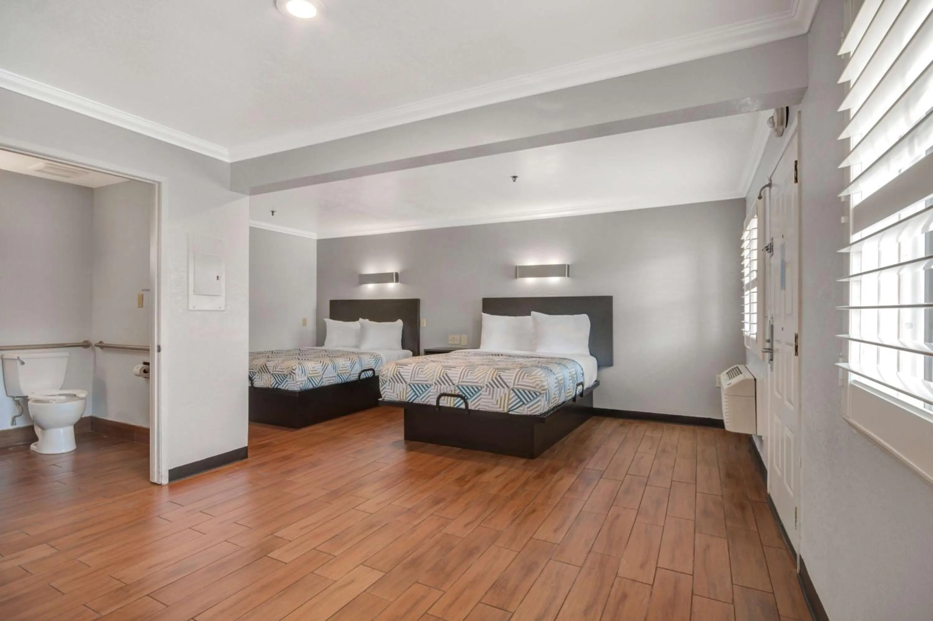 Bedroom, Bed in Motel 6 Ontario, CA  Convention Center-Airport