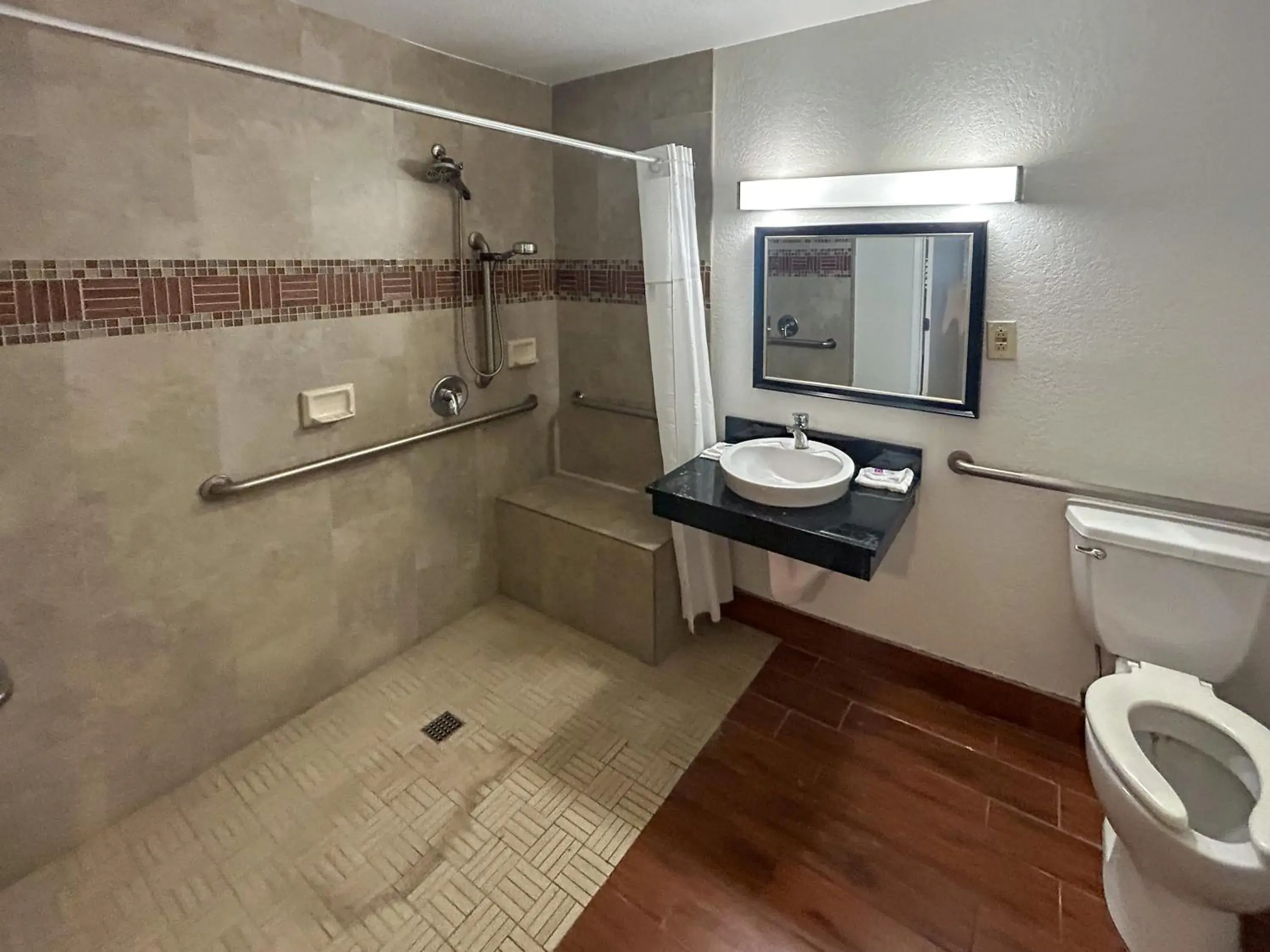 Triple Room - single occupancy - Non-Smoking in Motel 6 Ontario CA Convention Center Airport Triple Room - single occupancy - Non-Smoking in Motel 6 Ontario CA Convention Center Airport