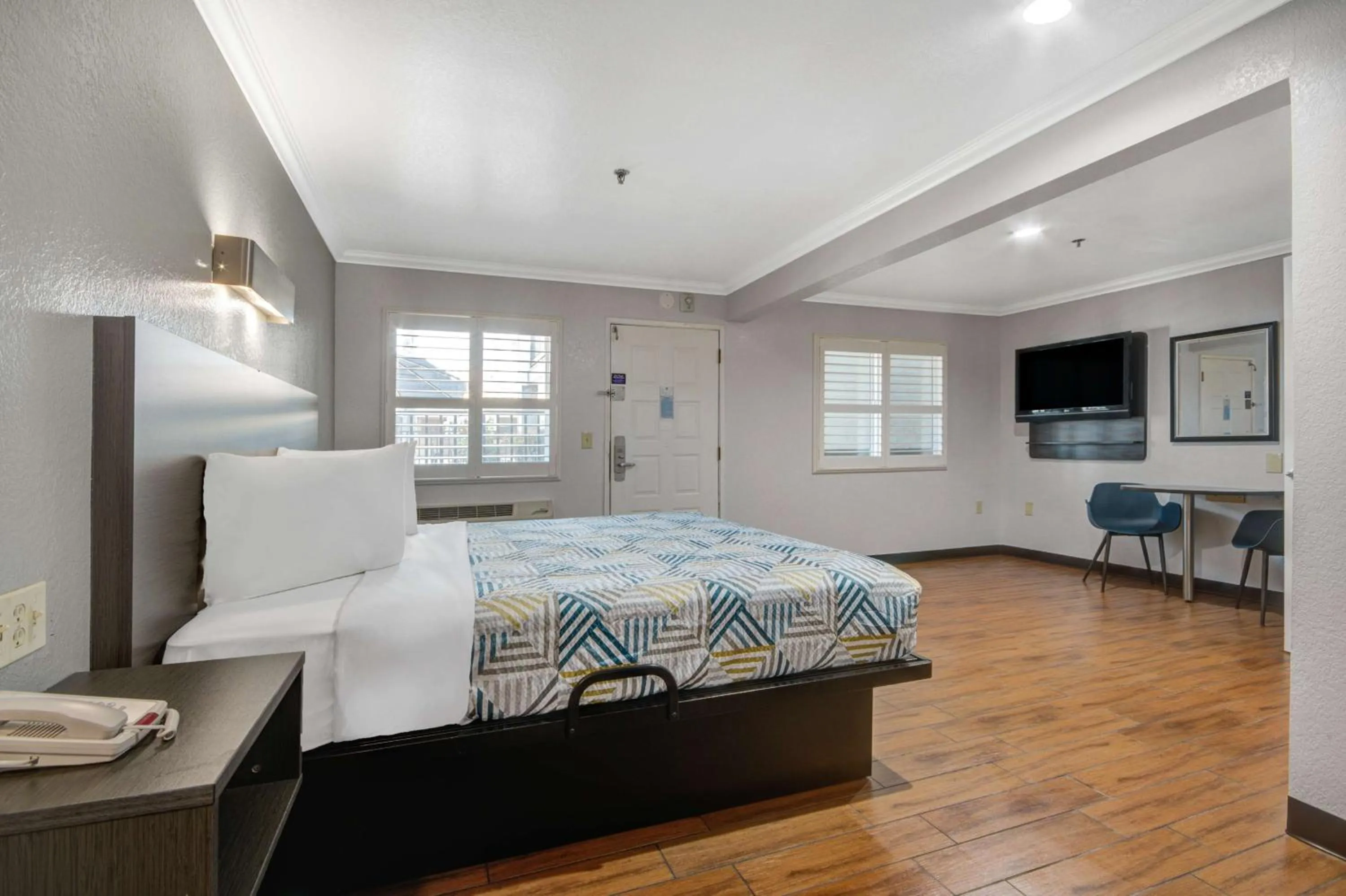 Bedroom, Bed in Motel 6 Ontario, CA  Convention Center-Airport