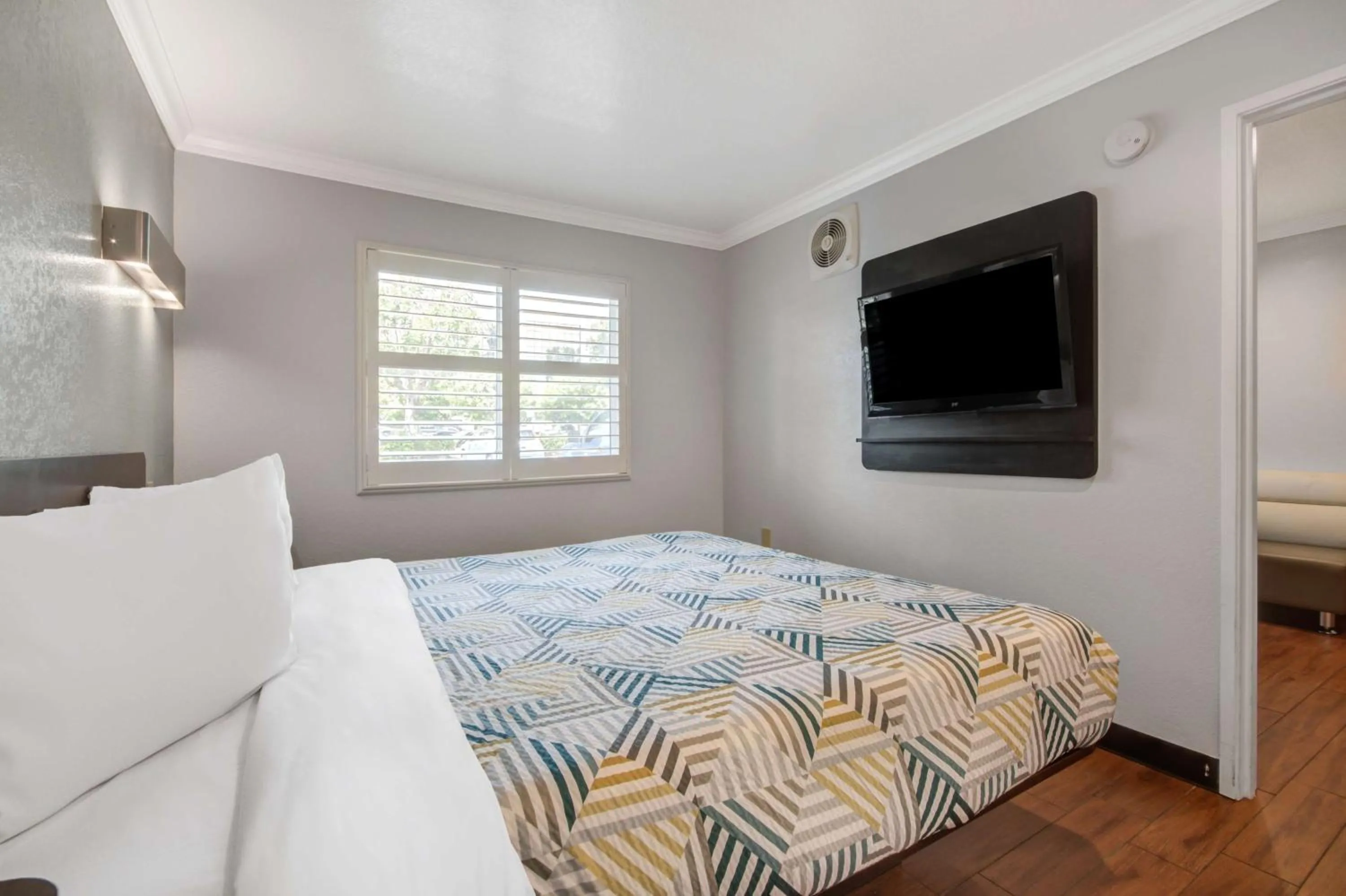 Photo of the whole room, Bed in Motel 6 Ontario, CA  Convention Center-Airport