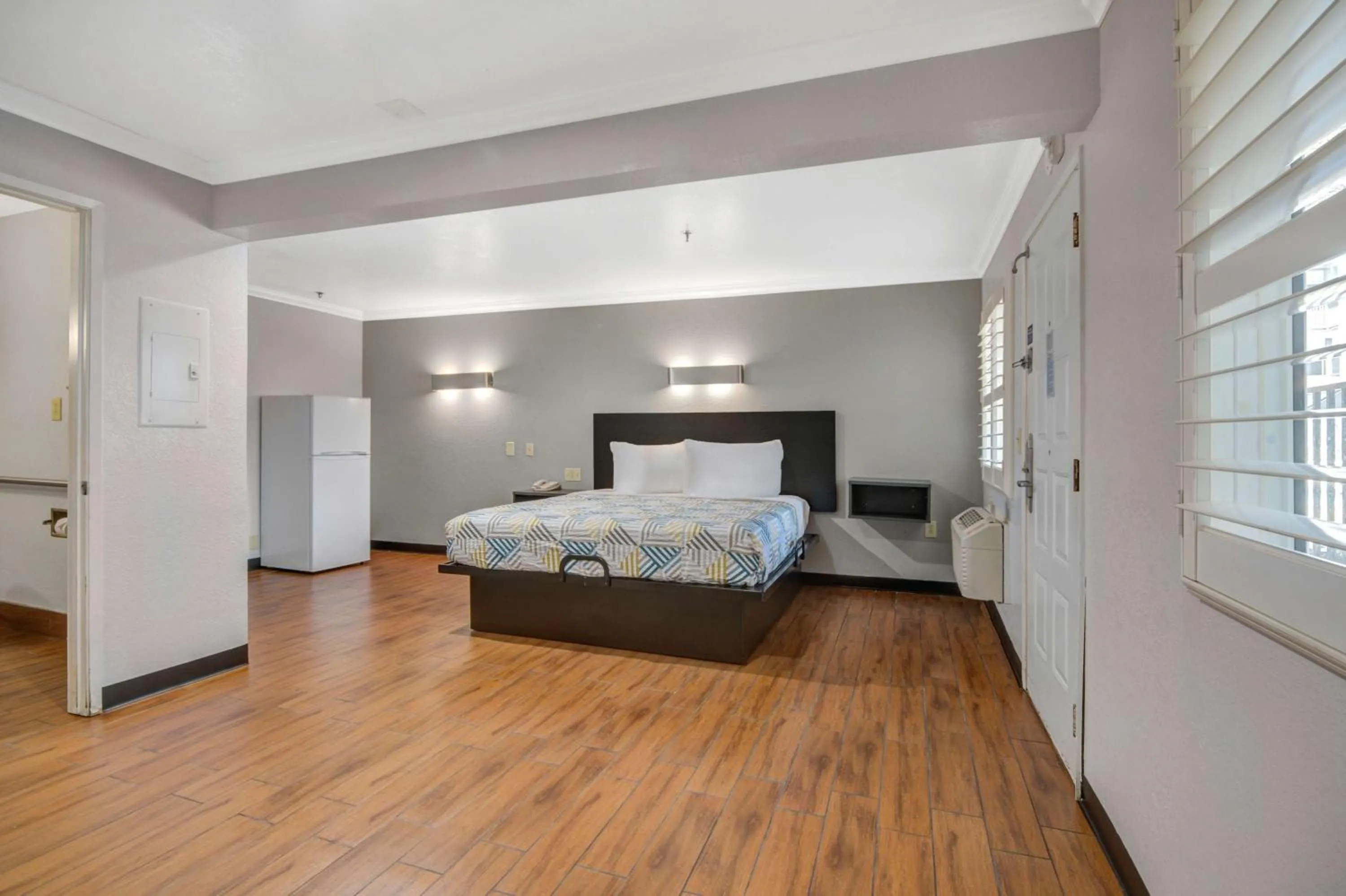 Bedroom, Bed in Motel 6 Ontario, CA  Convention Center-Airport