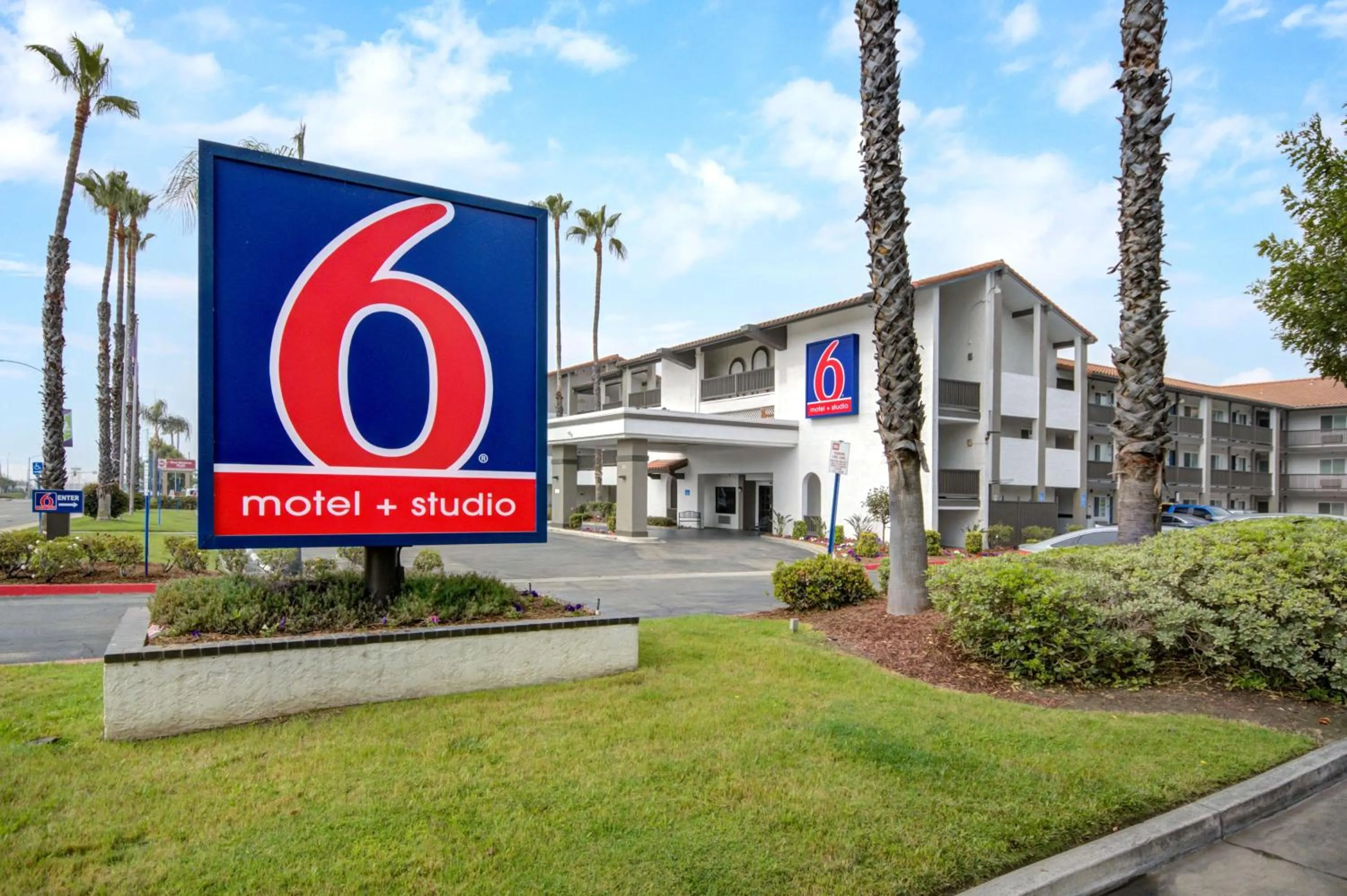 Property Building in Motel 6 Ontario, CA  Convention Center-Airport