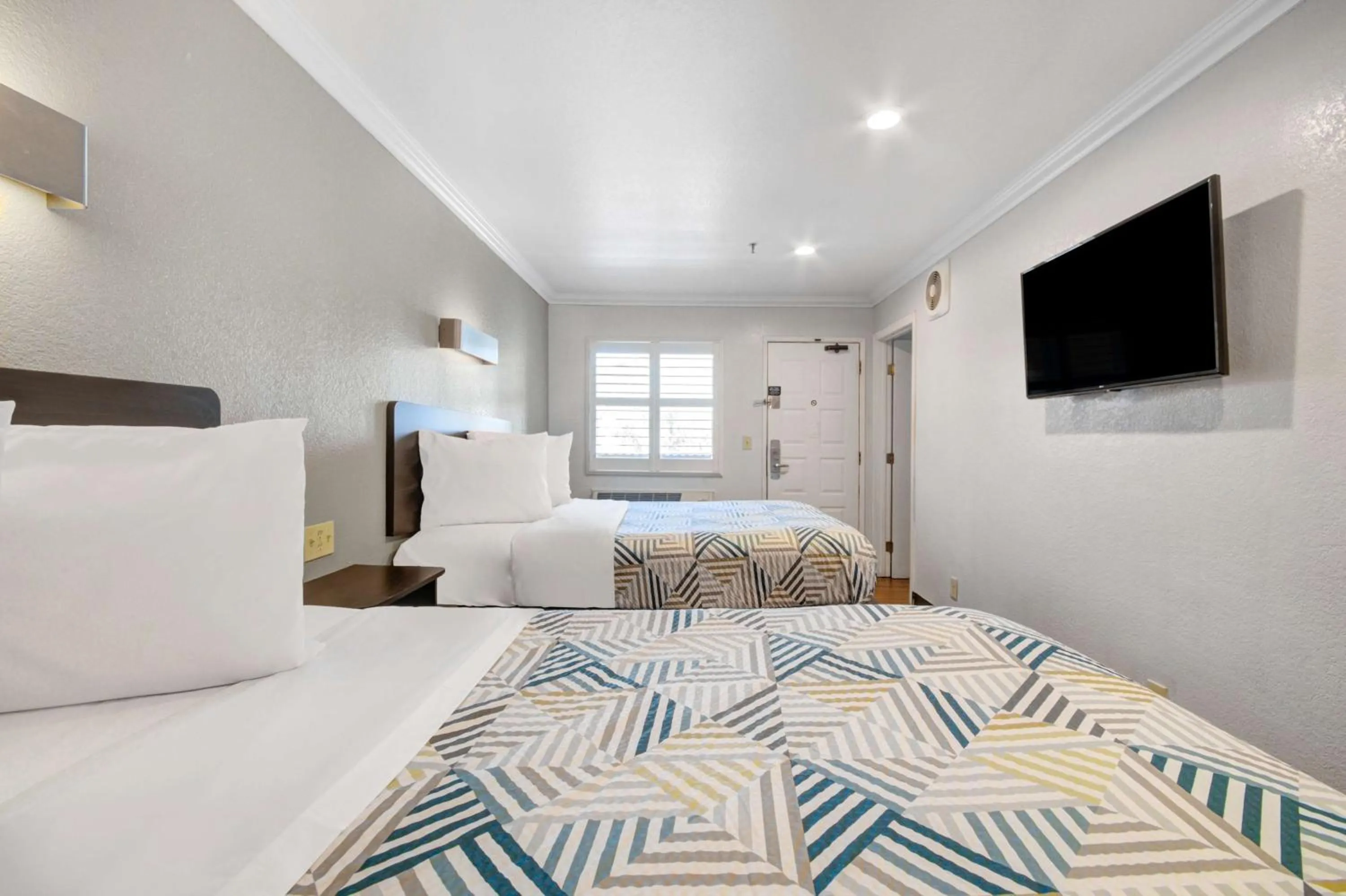 Bedroom, Bed in Motel 6 Ontario, CA  Convention Center-Airport