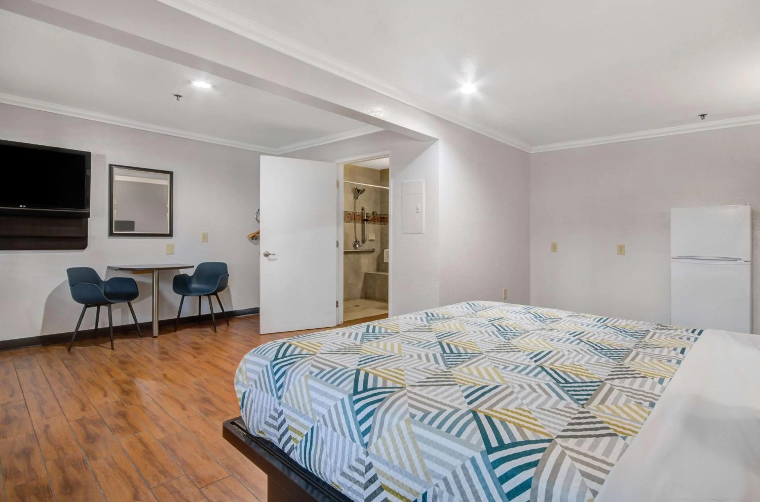 Bedroom, Bed in Motel 6 Ontario, CA  Convention Center-Airport