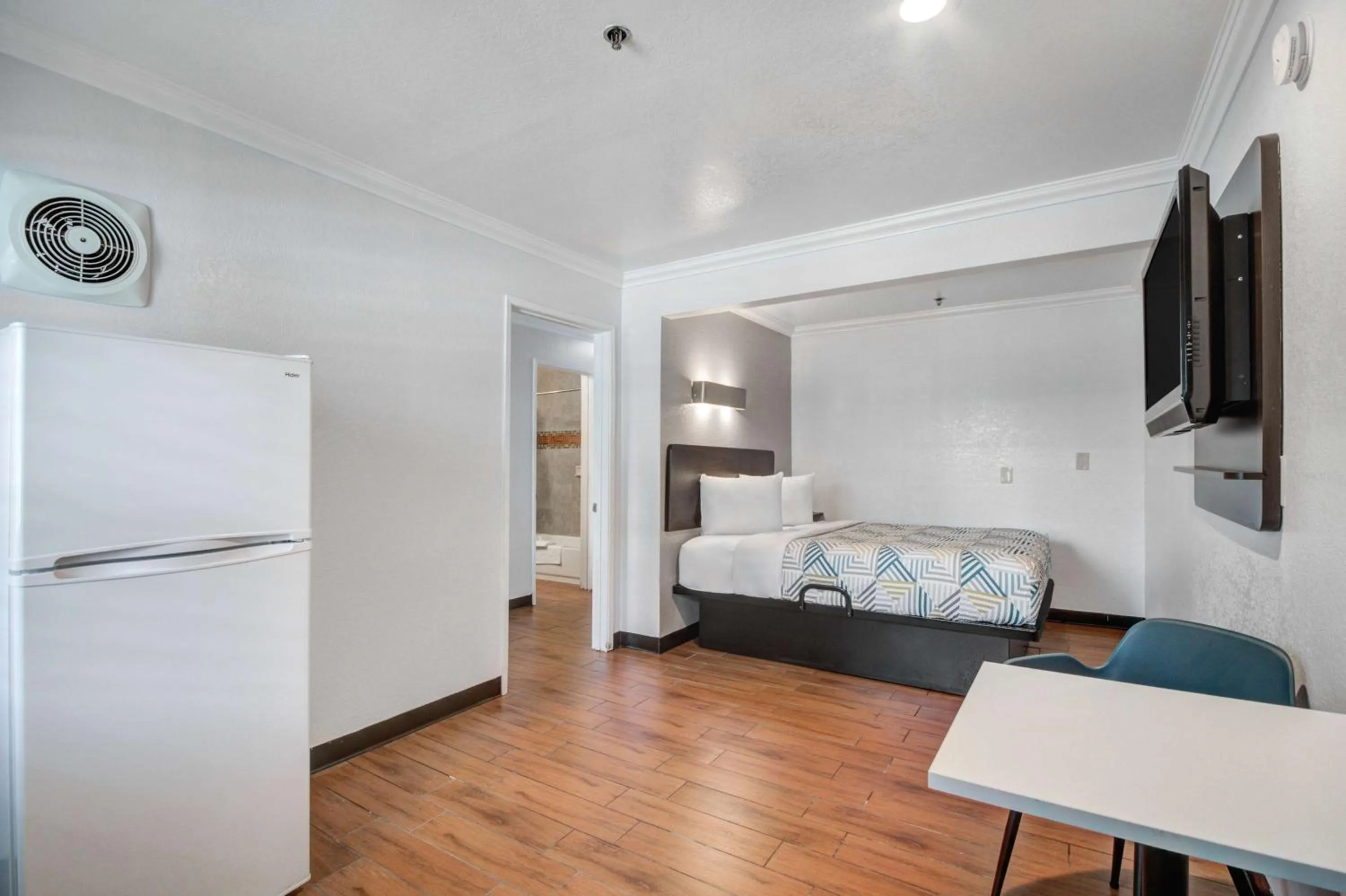 Bedroom, Bed in Motel 6 Ontario, CA  Convention Center-Airport