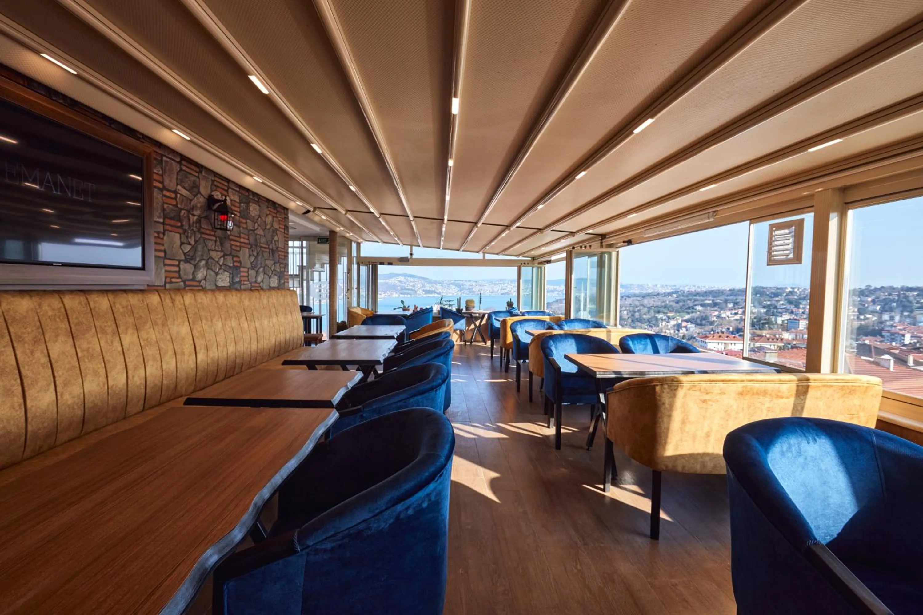 Restaurant/places to eat in Tarabya Suites