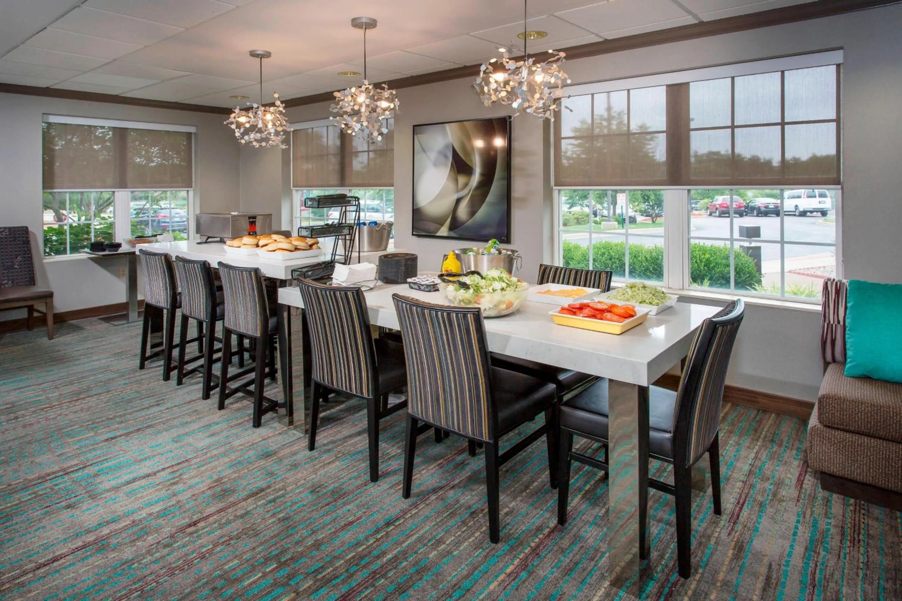 Restaurant/places to eat in Residence Inn Louisville Northeast