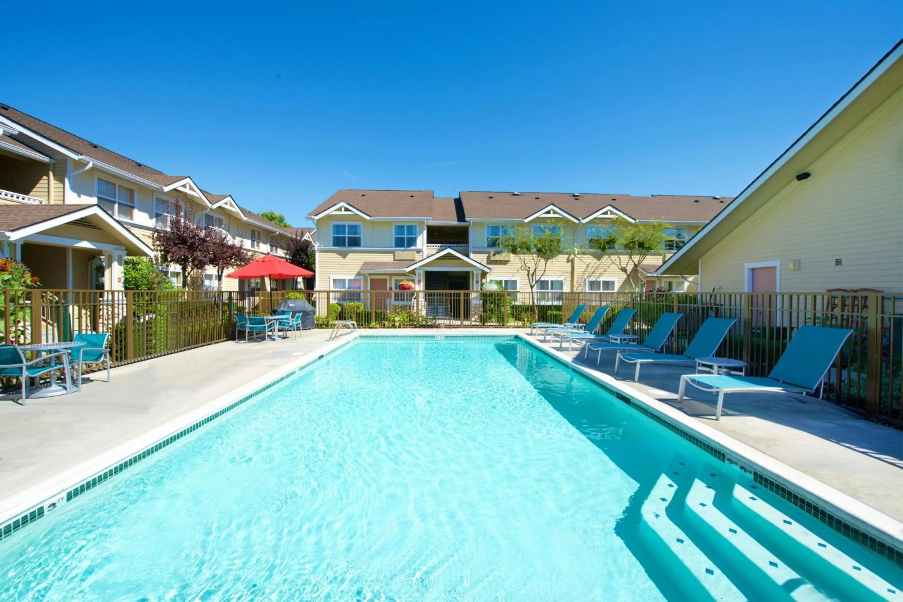 Swimming pool in TownePlace Suites by Marriott Seattle Southcenter