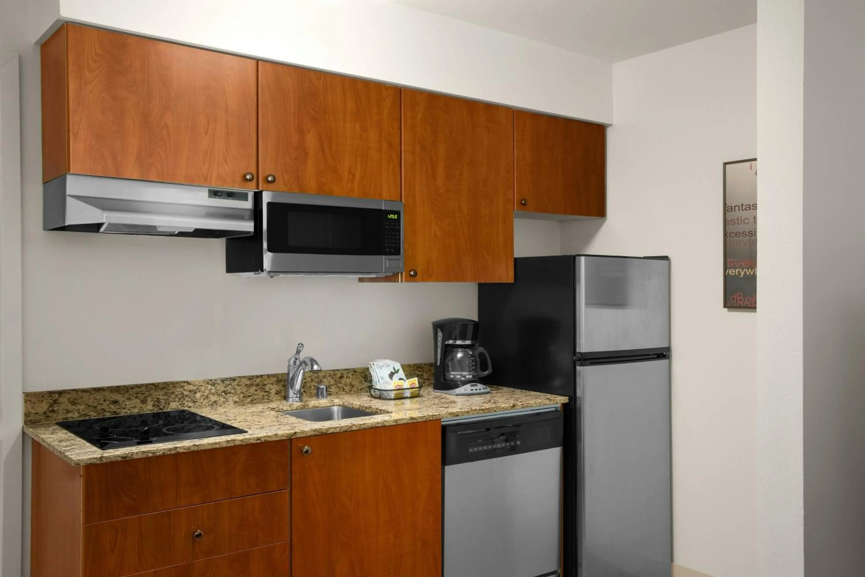 Kitchen or kitchenette in TownePlace Suites by Marriott Seattle Southcenter