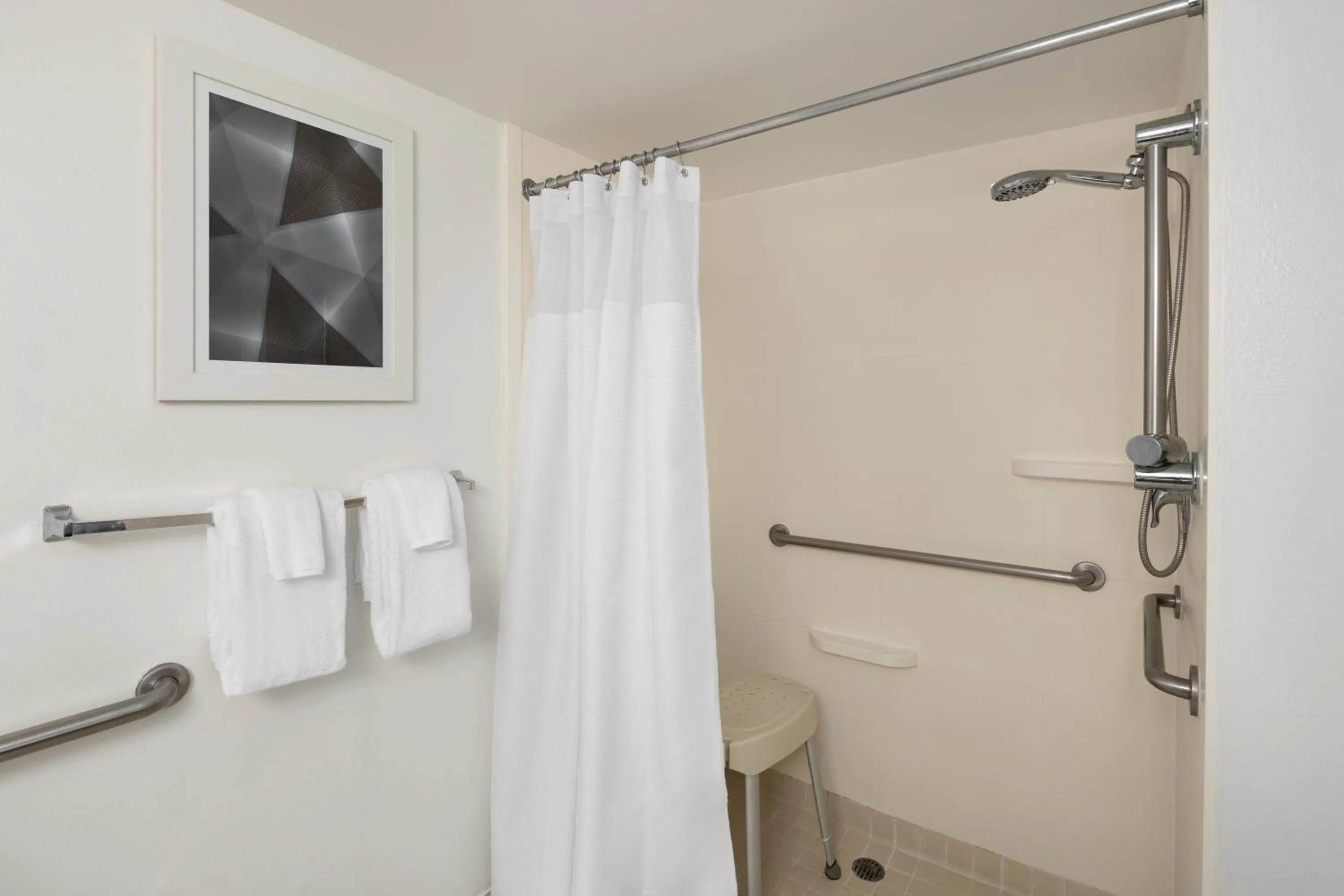 Bathroom in TownePlace Suites by Marriott Seattle Southcenter
