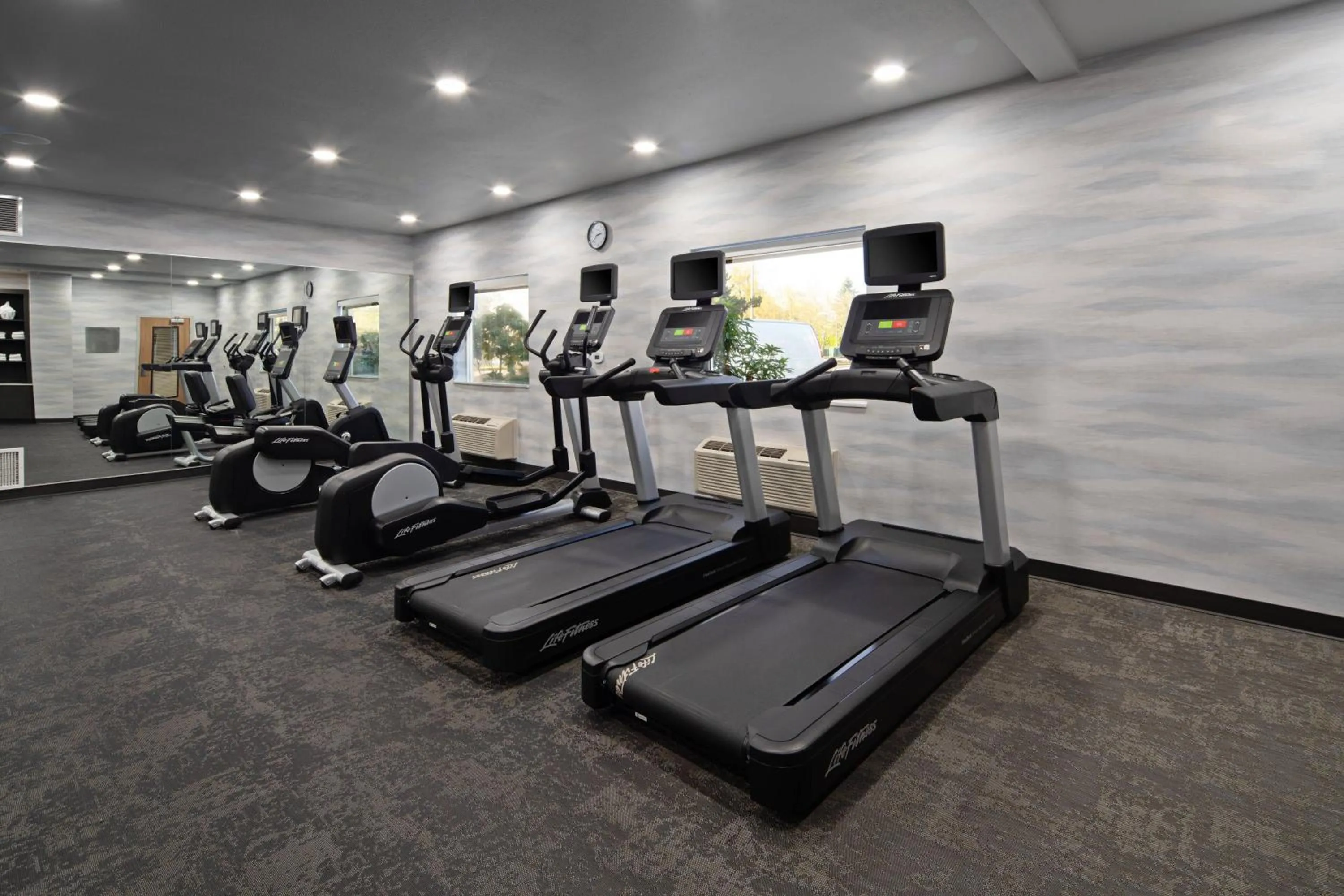 Fitness centre/facilities in Fairfield by Marriott Inn & Suites Seattle Sea-Tac Airport