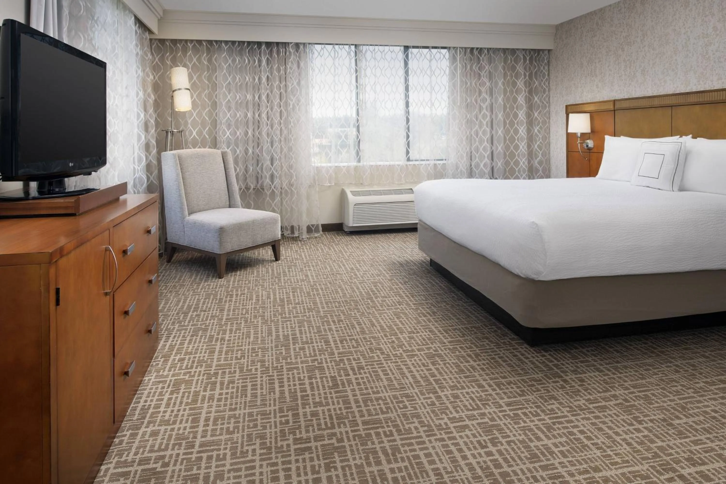 Bedroom, Bed in Courtyard Tacoma Downtown