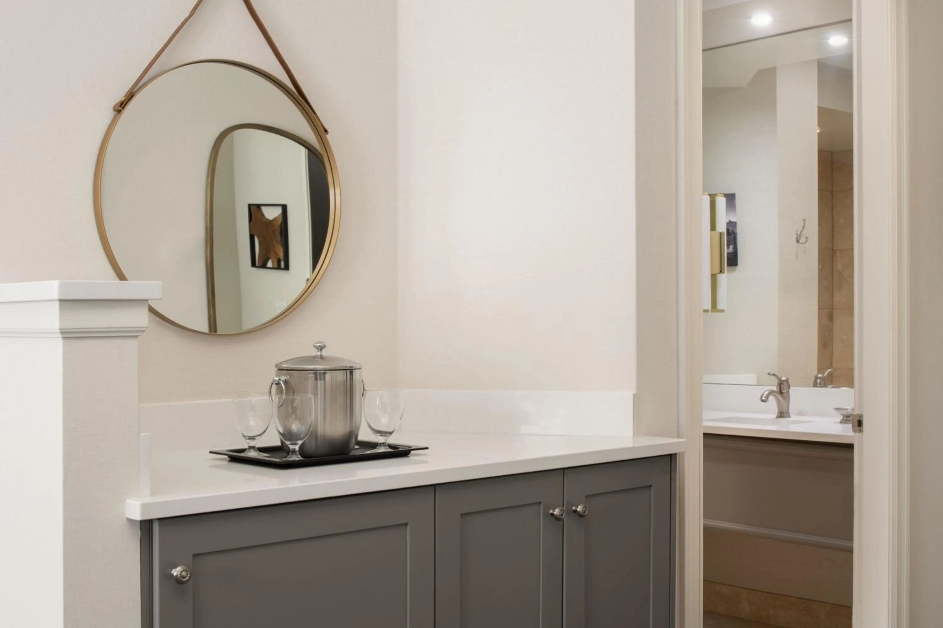 Lounge or bar in Courtyard Tacoma Downtown