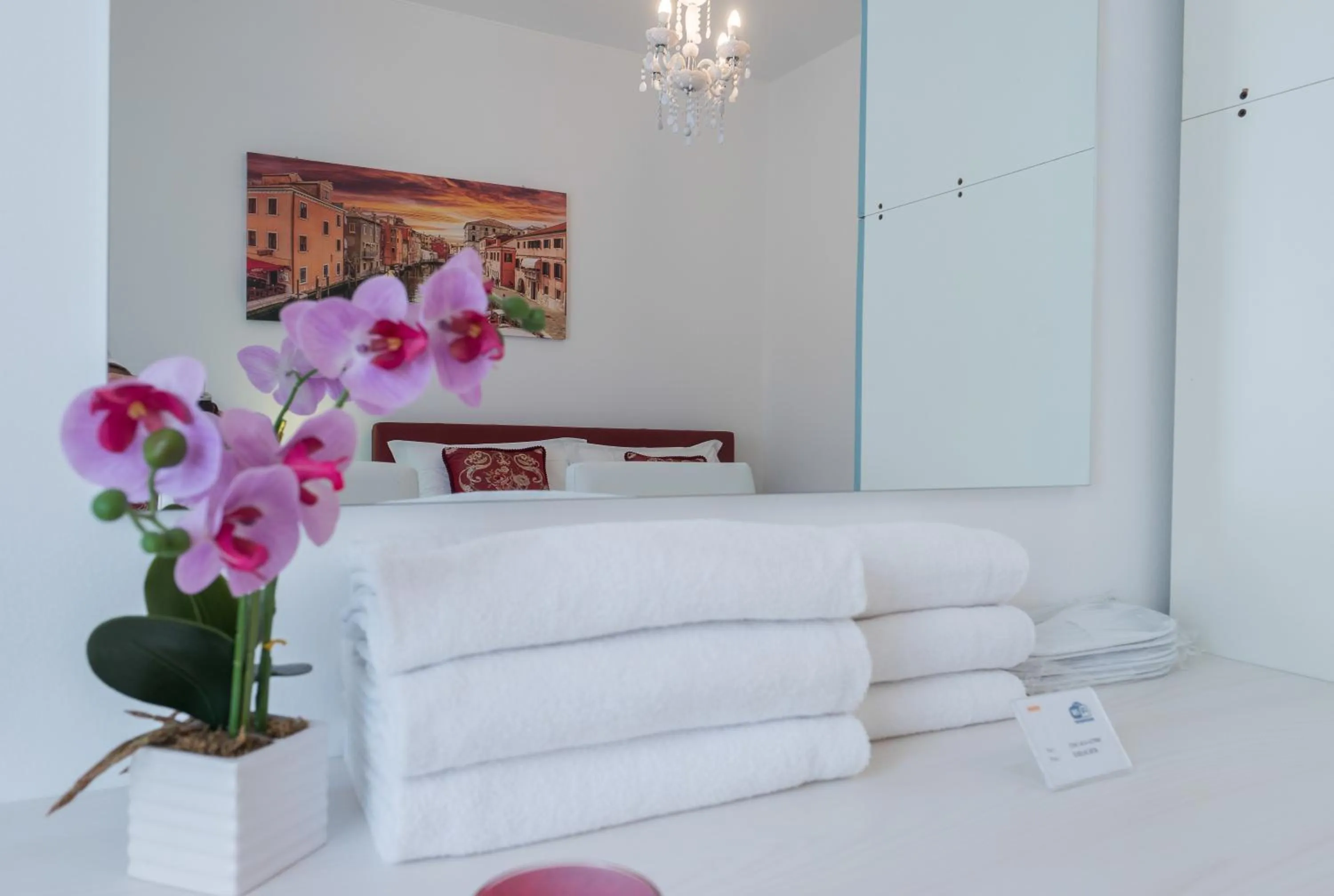 Property building, Bed in Ca' Rebeka Venice - Atika & Atif