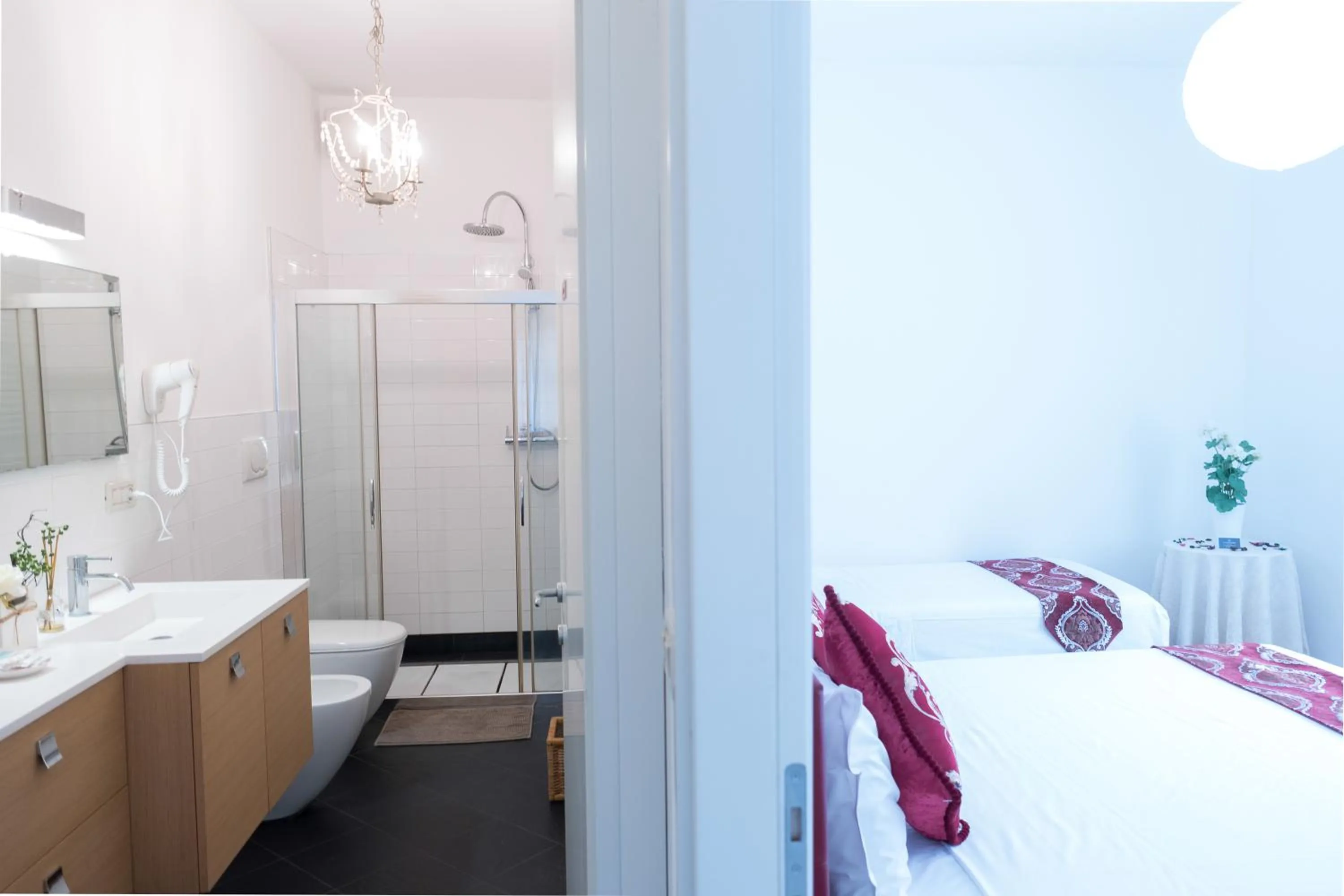 Bathroom, Bed in Ca' Rebeka Venice - Atika & Atif