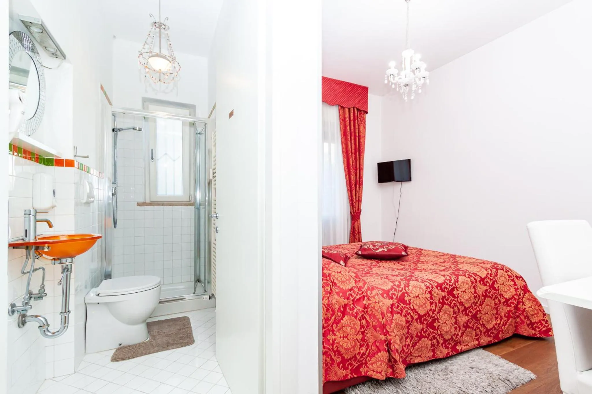 Photo of the whole room, Bed in Ca' Rebeka Venice - Atika & Atif