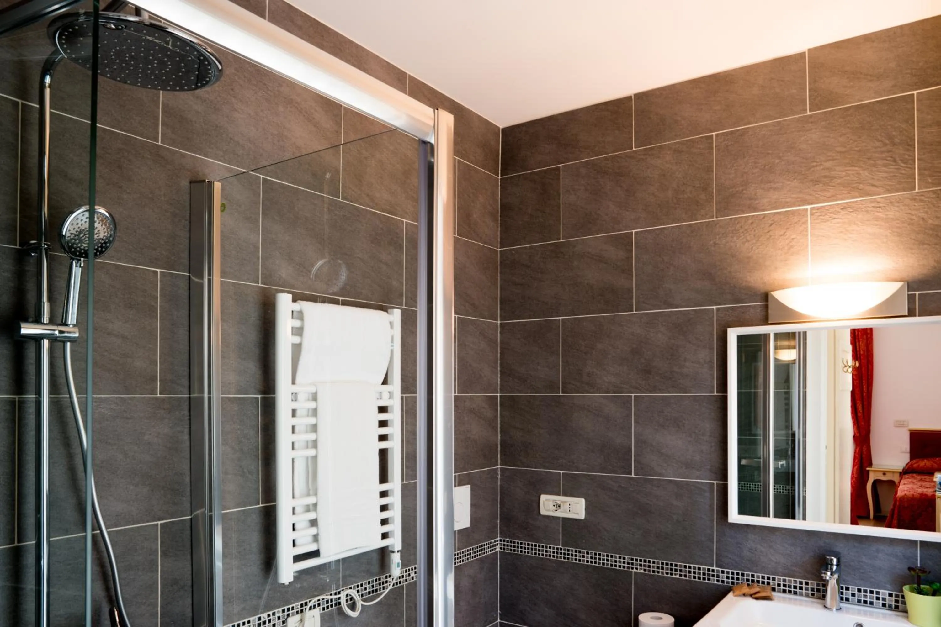 Bathroom in Ca' Rebeka Venice - Atika & Atif