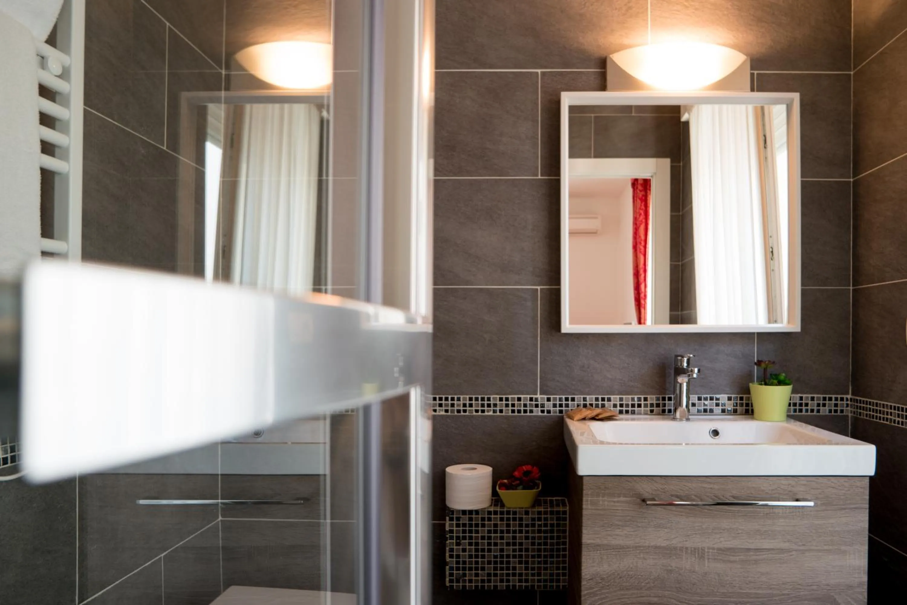 Bathroom in Ca' Rebeka Venice - Atika & Atif