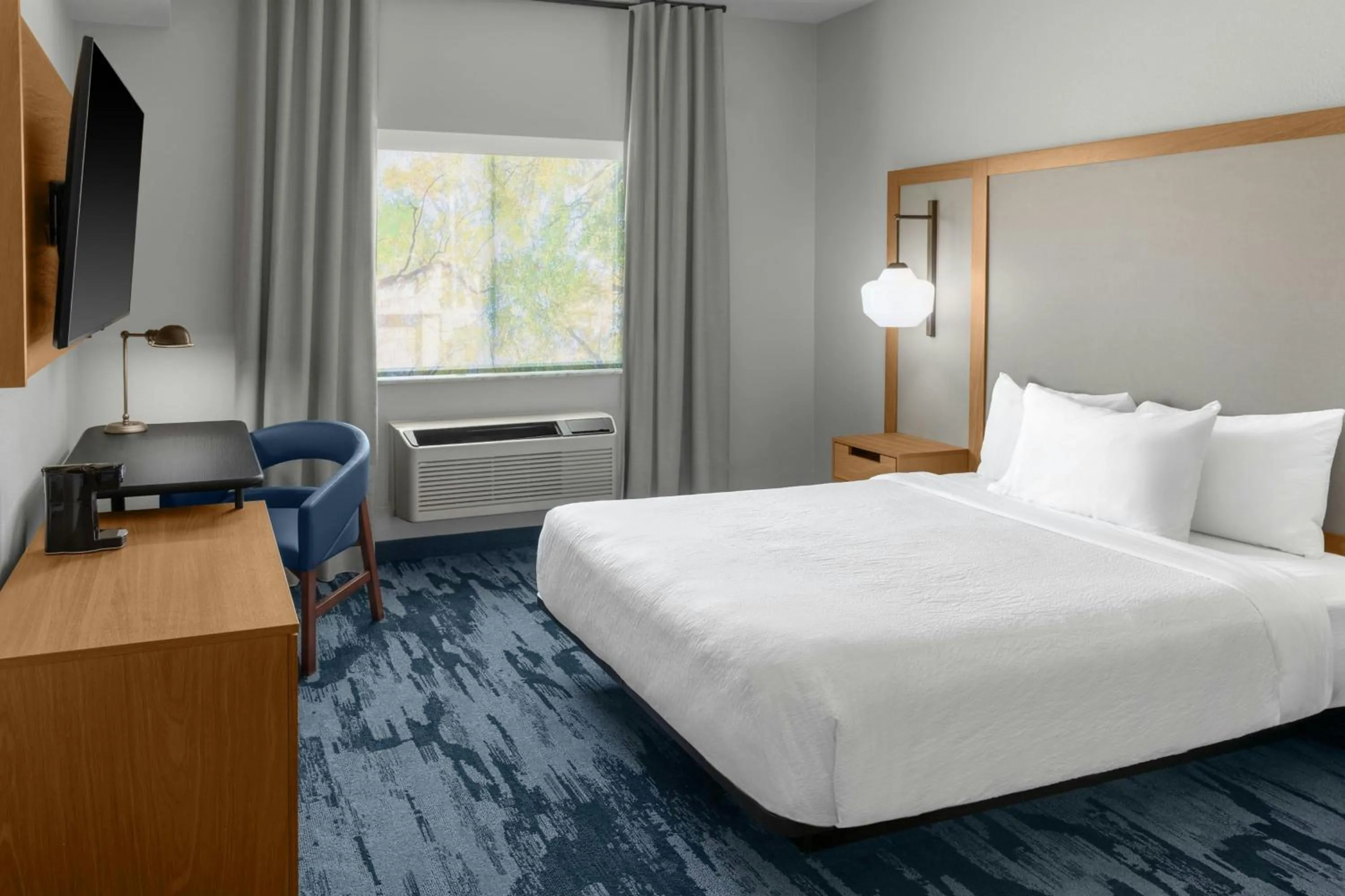 Photo of the whole room, Bed in Fairfield Inn & Suites by Marriott San Francisco San Carlos