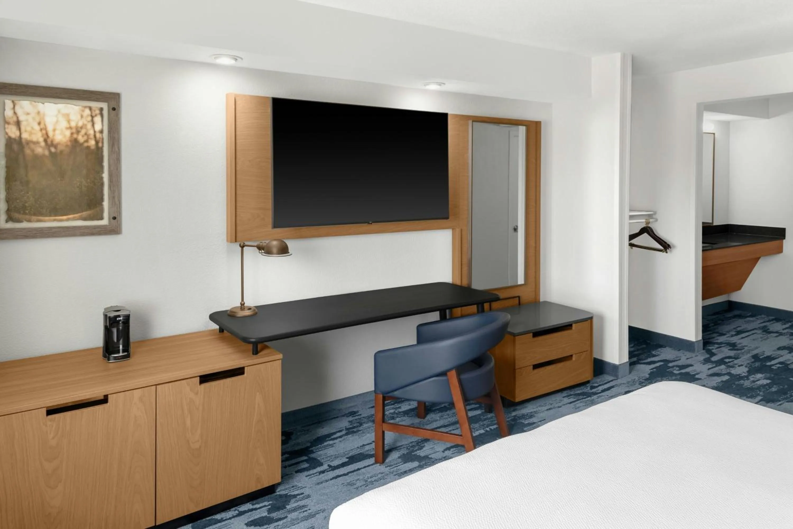 Photo of the whole room, Bed in Fairfield Inn & Suites by Marriott San Francisco San Carlos