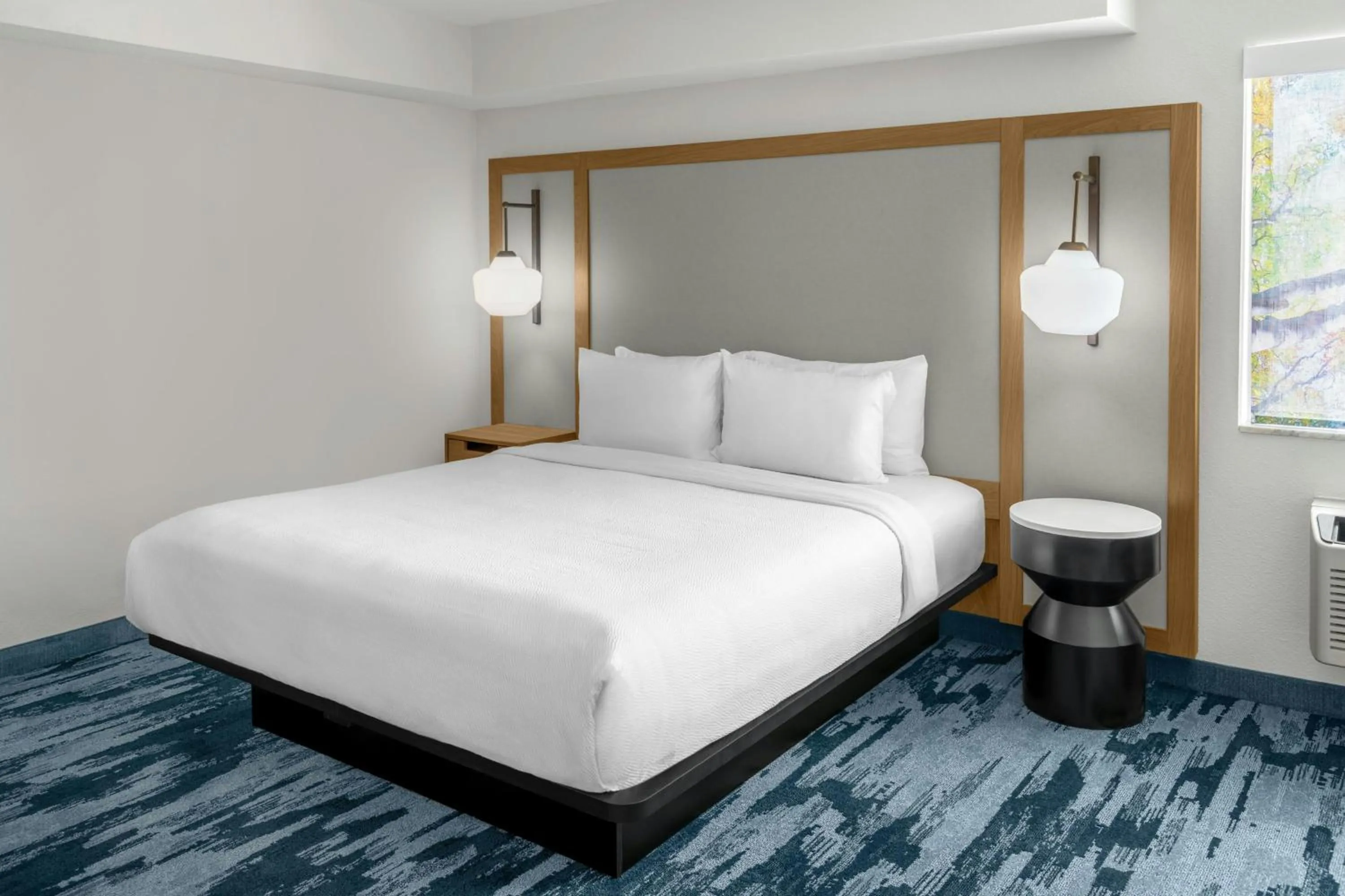 Photo of the whole room, Bed in Fairfield Inn & Suites by Marriott San Francisco San Carlos