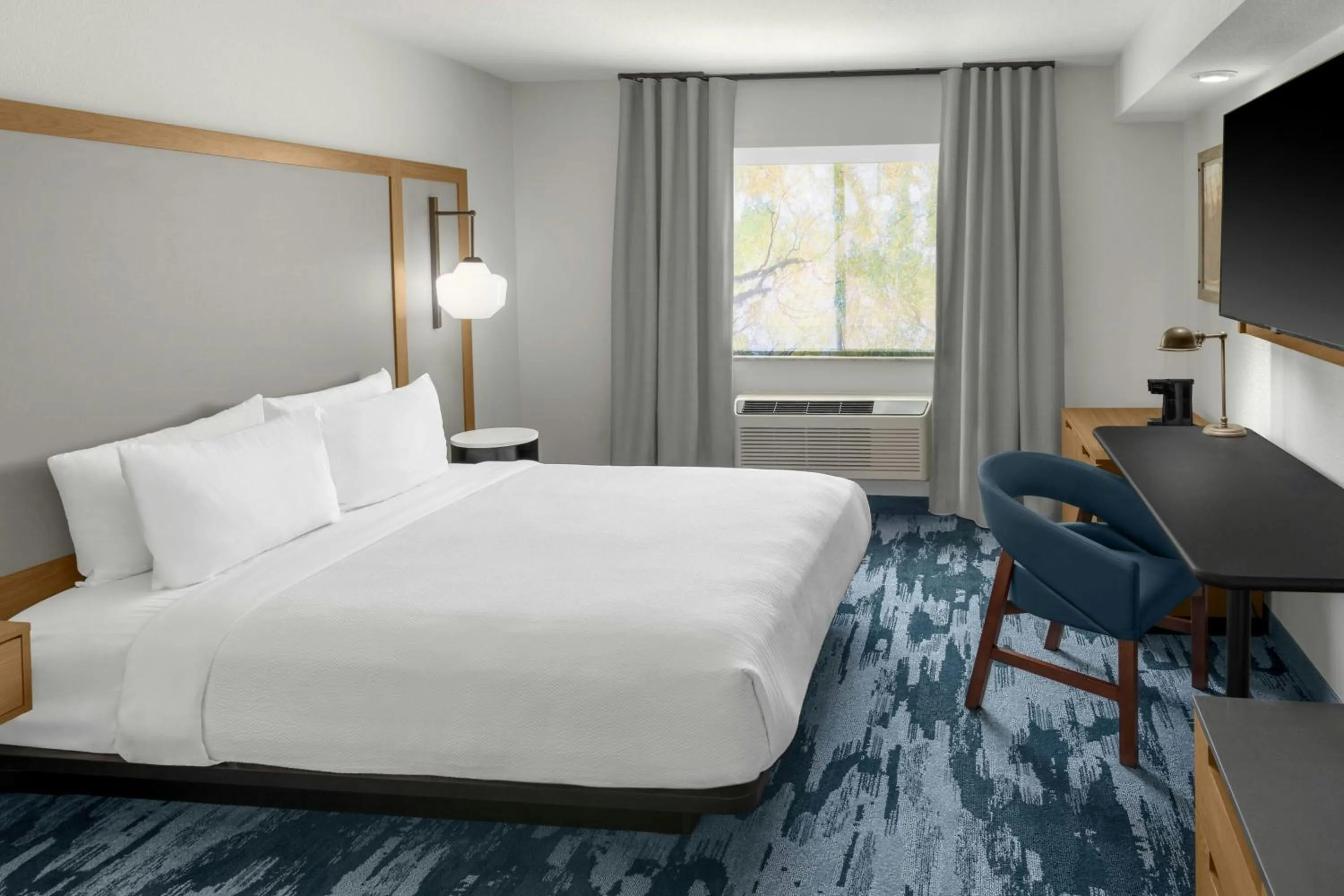 Photo of the whole room, Bed in Fairfield Inn & Suites by Marriott San Francisco San Carlos