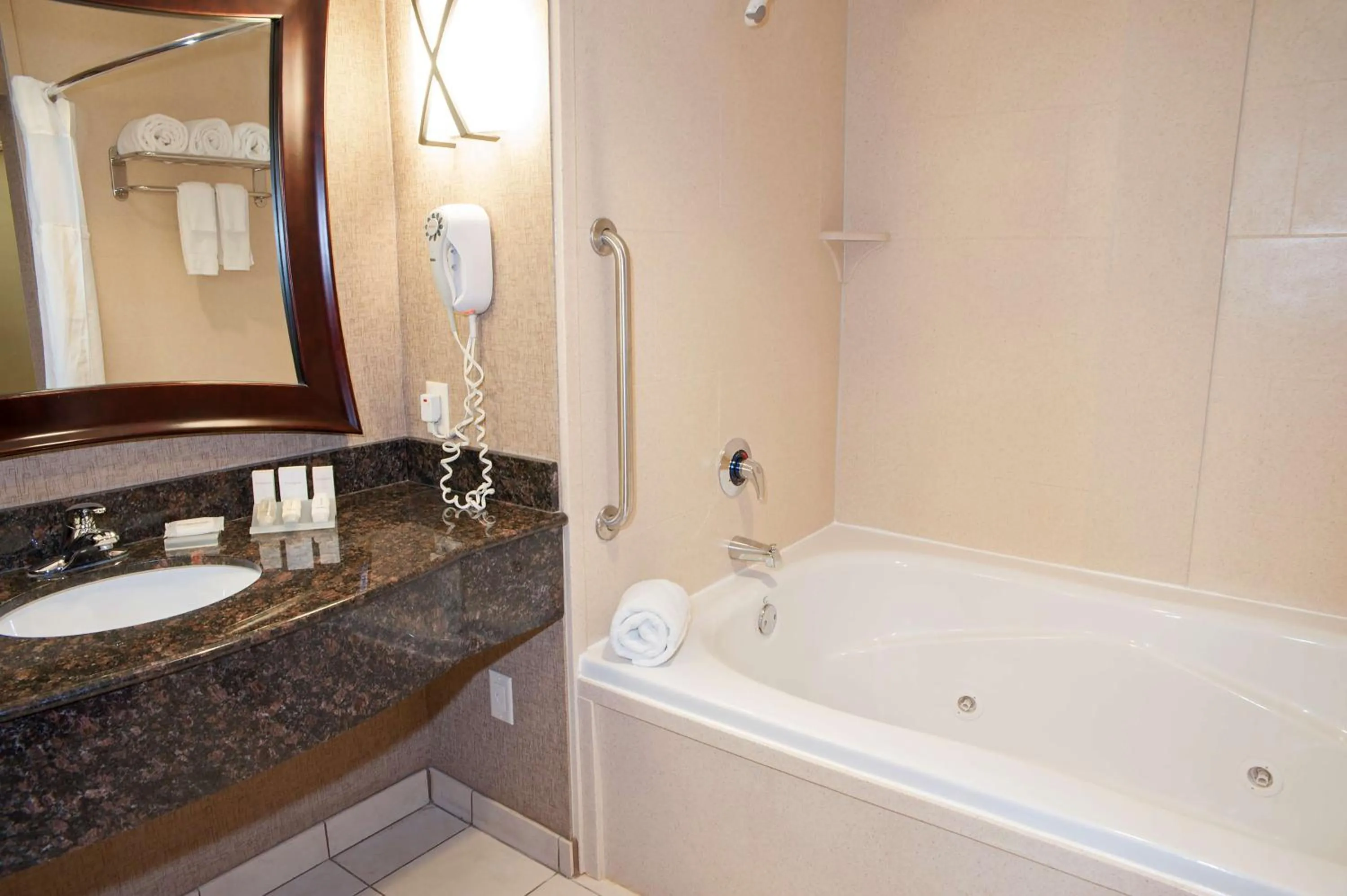 Bathroom in Hilton Garden Inn Columbus Edinburgh