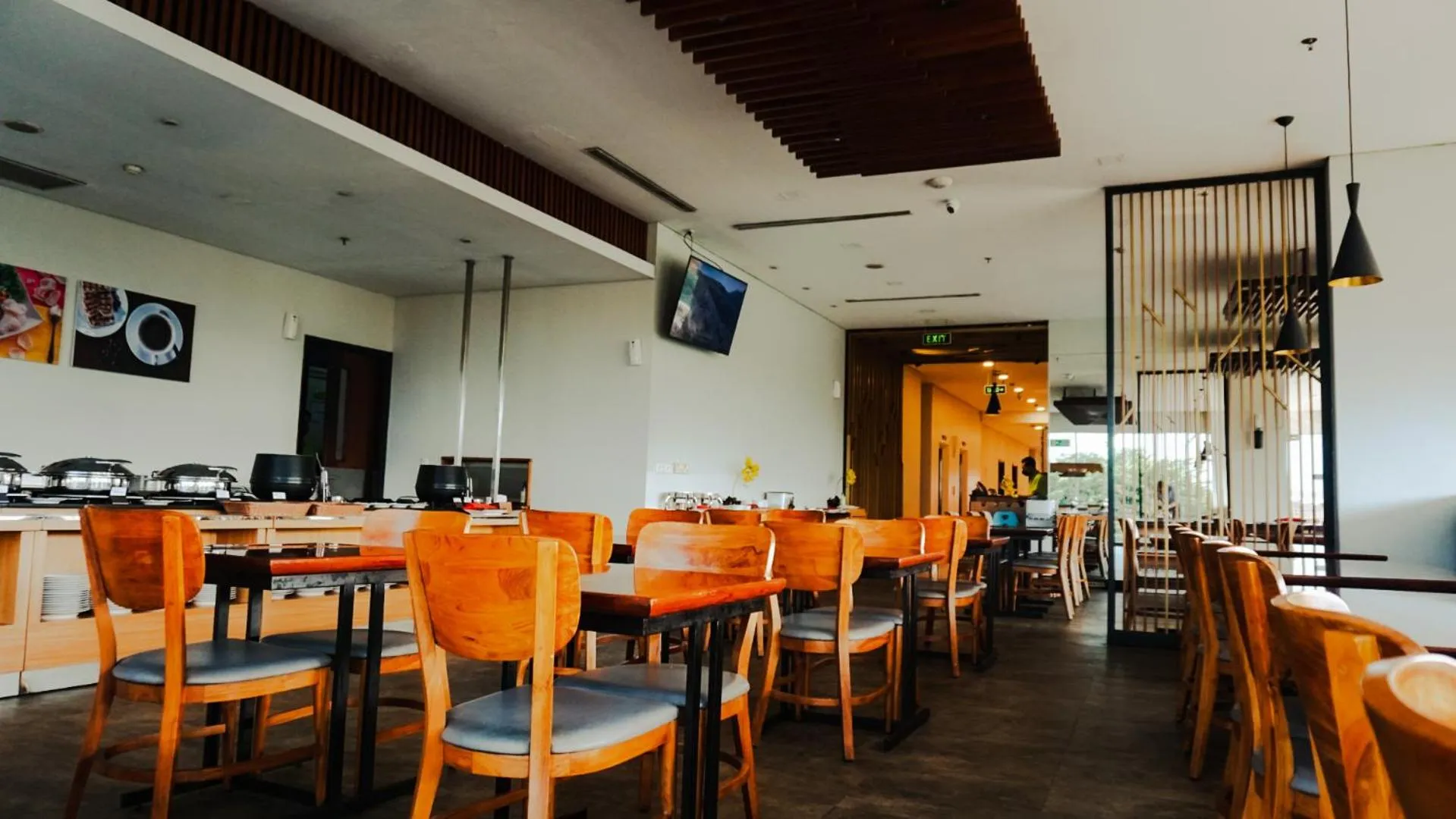 Restaurant/places to eat in PrimeBiz Hotel Surabaya