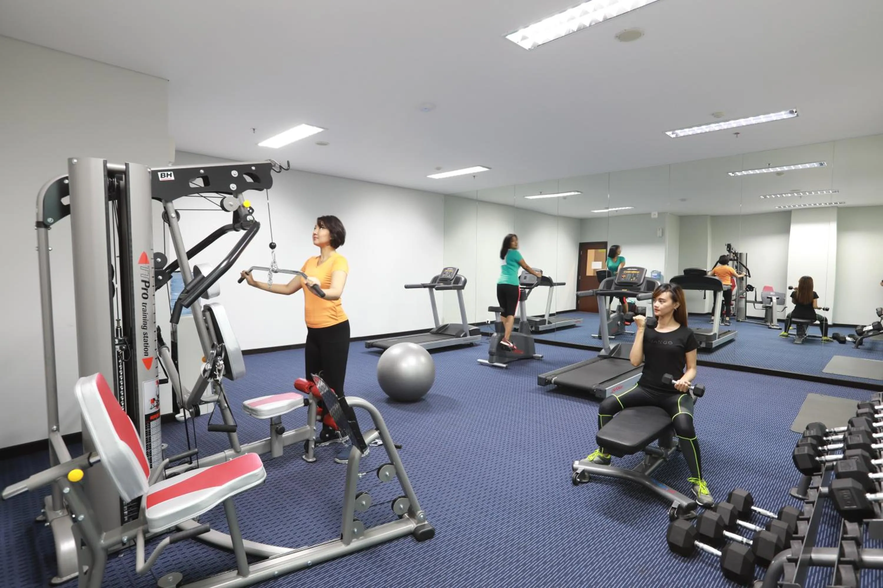 Fitness centre/facilities in PrimeBiz Hotel Surabaya