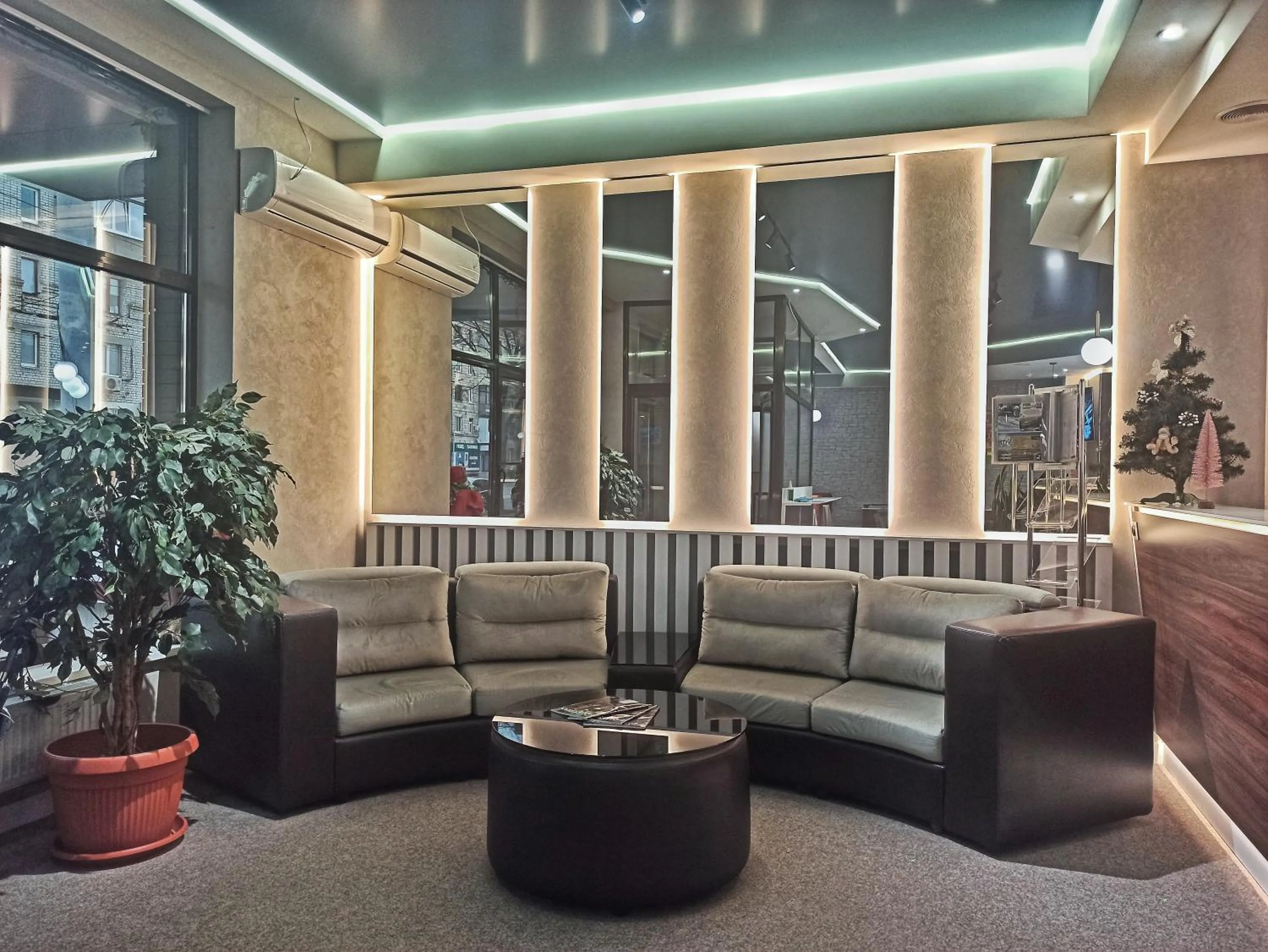 Communal lounge/ TV room in Viva Hotel