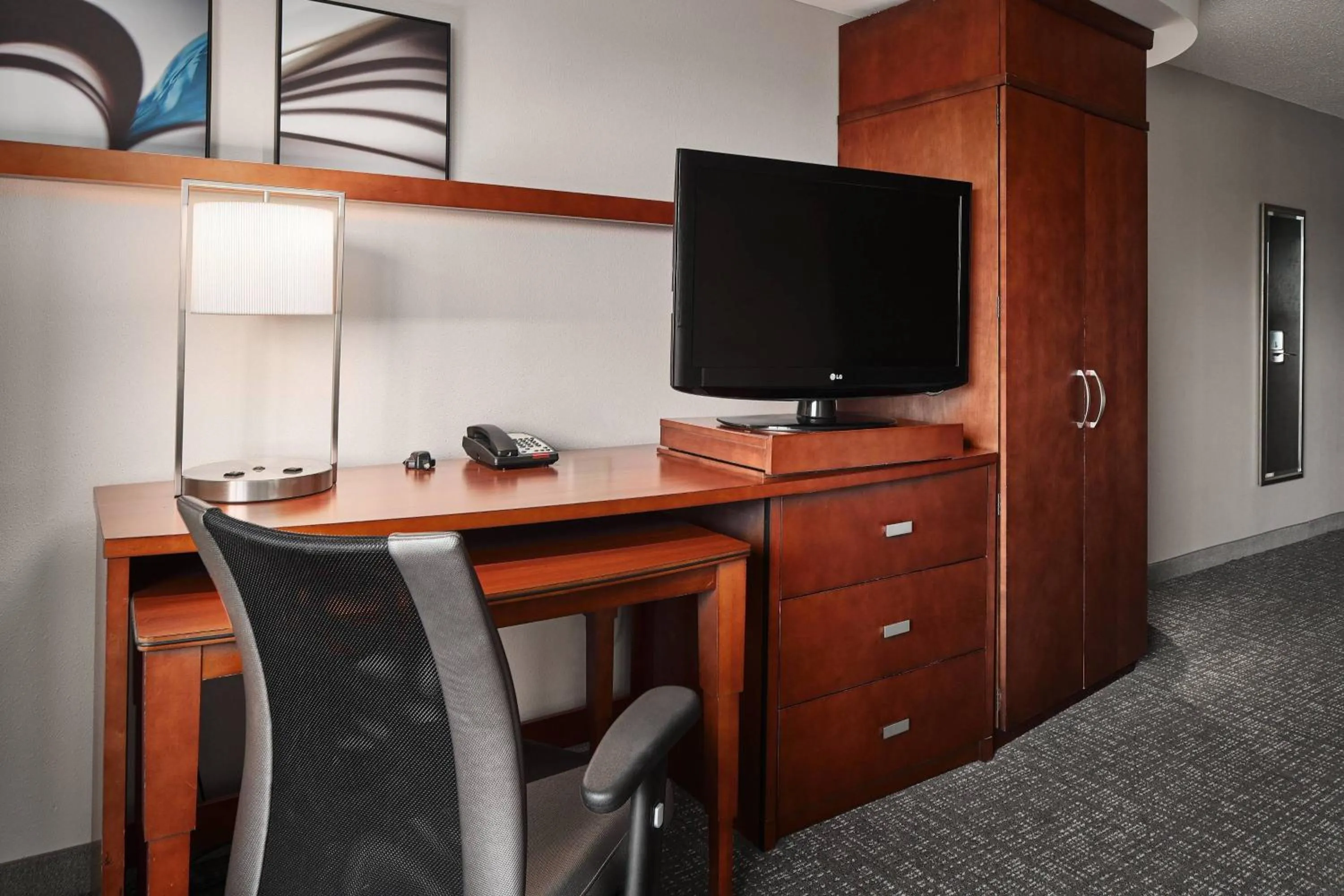 Photo of the whole room in Courtyard Shreveport-Bossier City/Louisiana Boardwalk