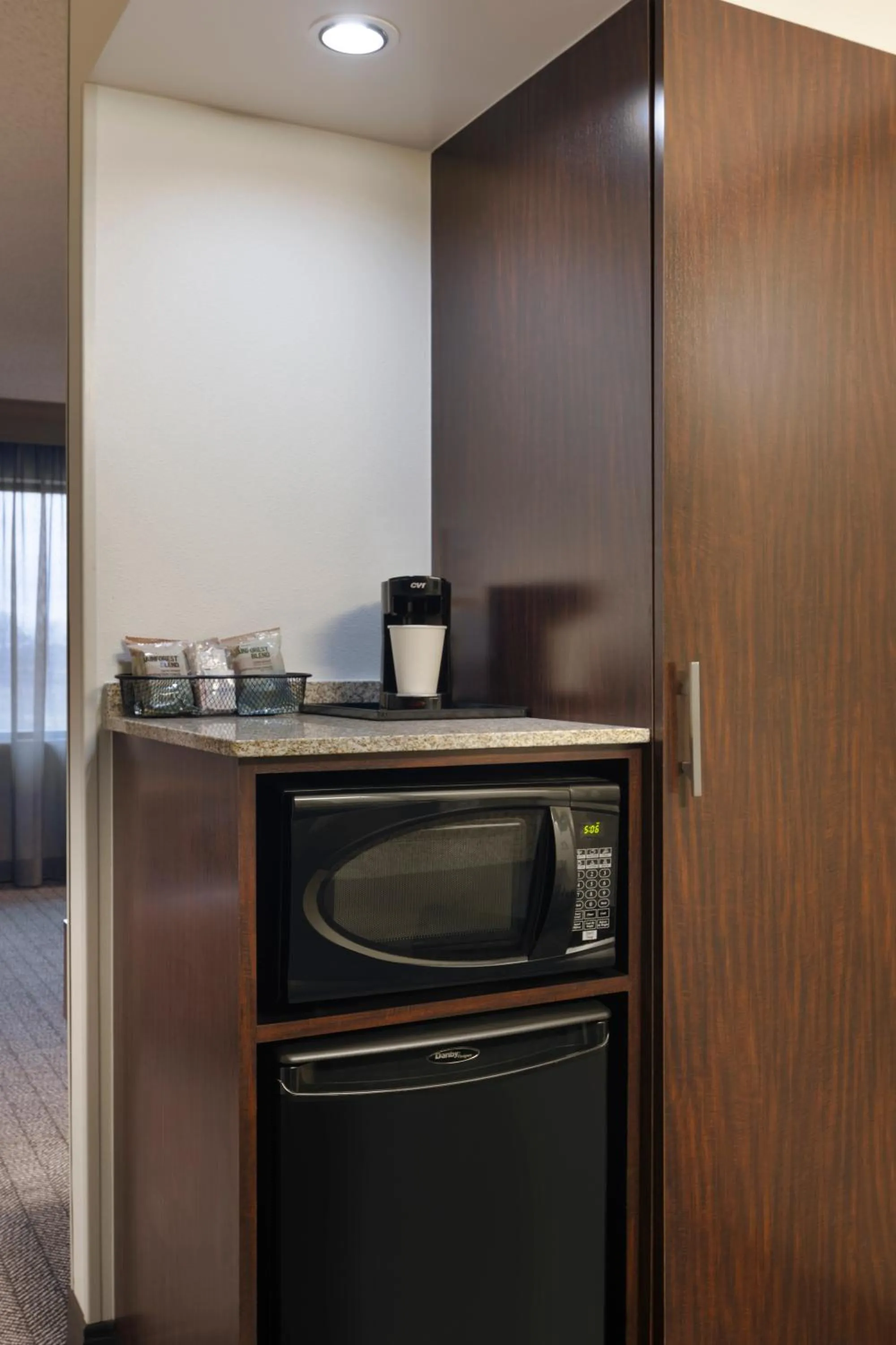 Bedroom in Courtyard by Marriott Springfield Airport