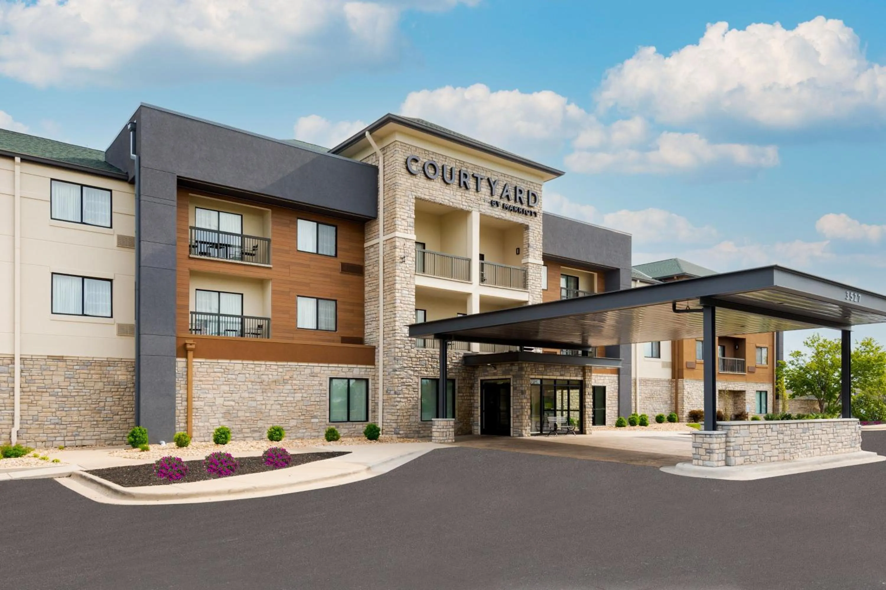 Property building in Courtyard by Marriott Springfield Airport