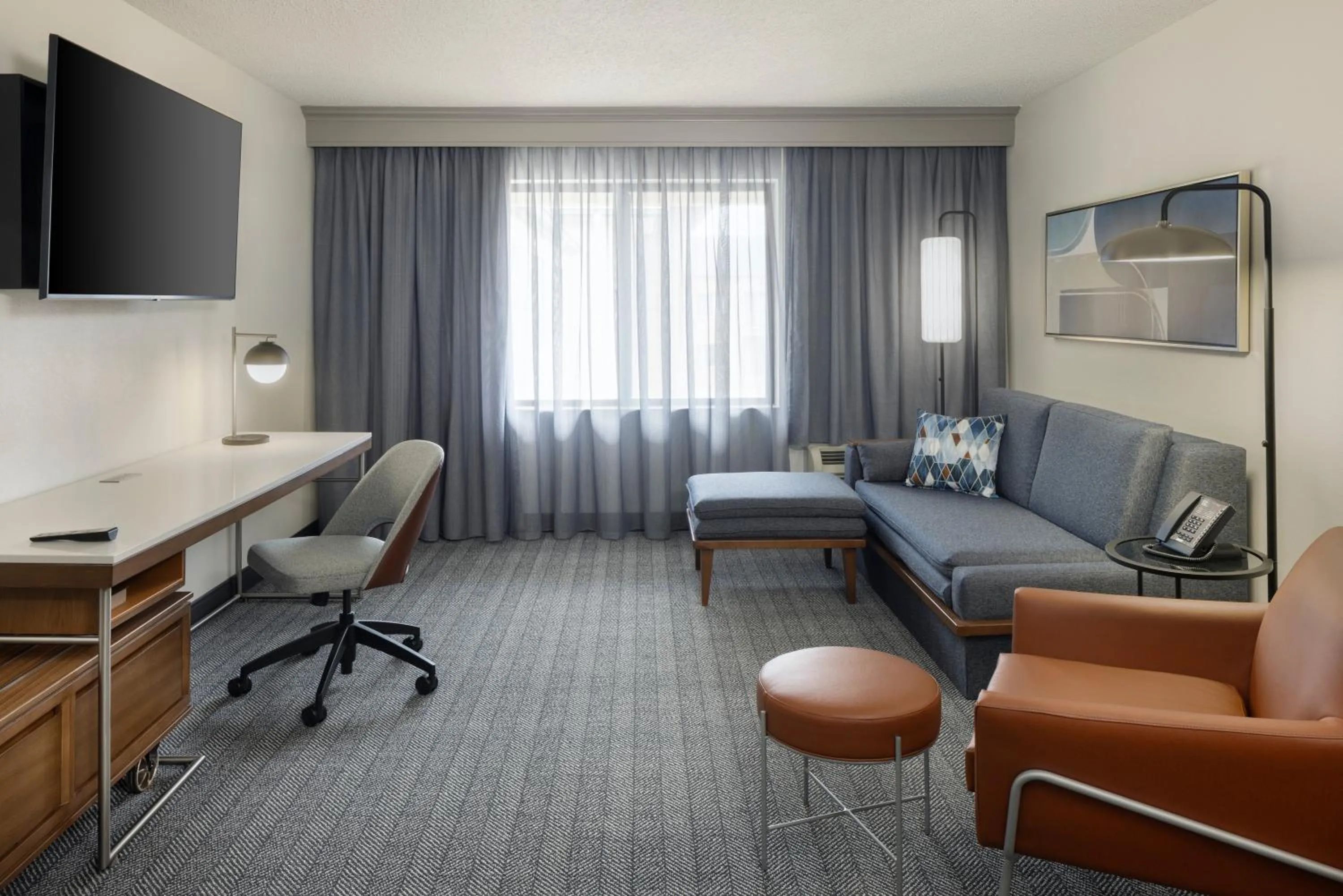 Bedroom in Courtyard by Marriott Springfield Airport